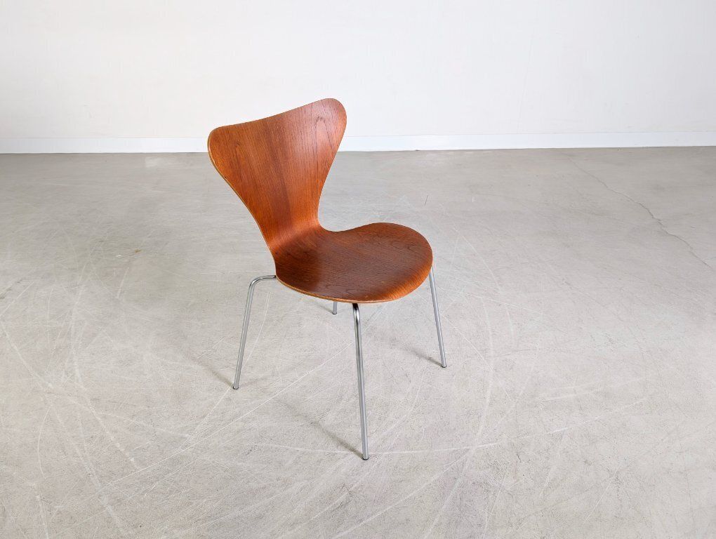 Lot de 4 chaises mid-century Fritz Hansen modèle 3107 en teck, par Arne Jacobsen photo buy