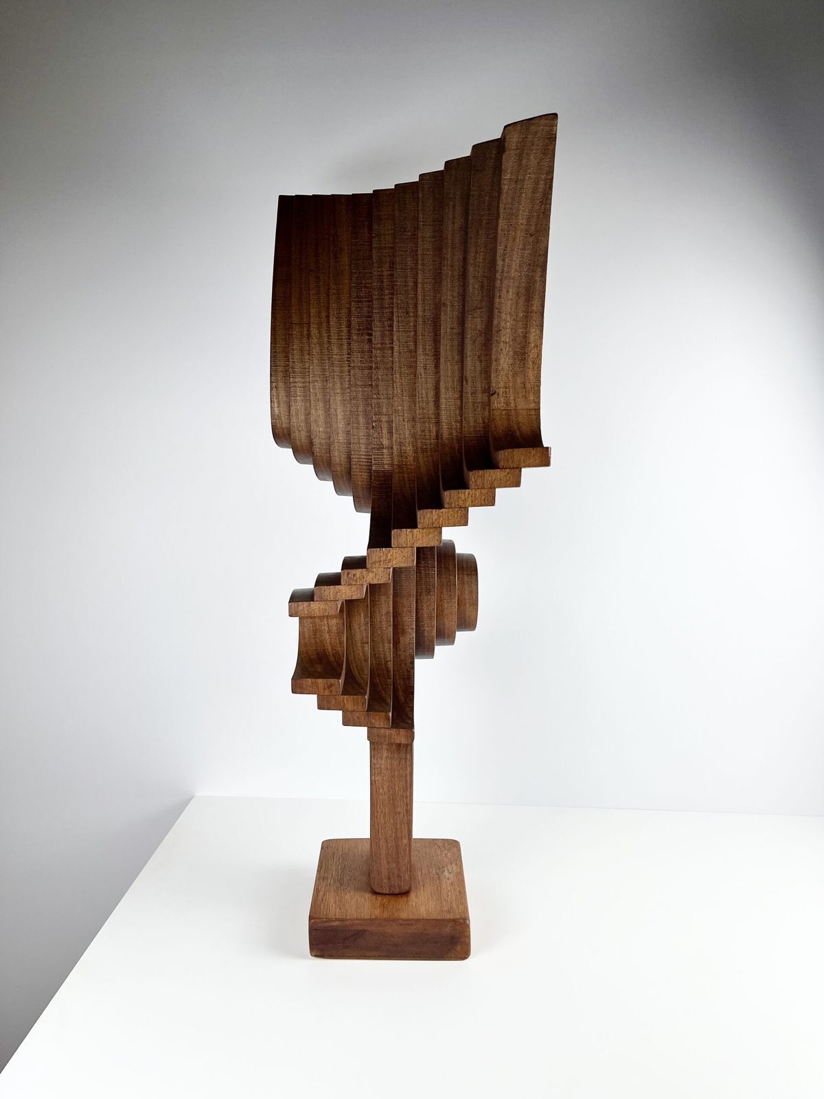 photo vinterior Brian Willsher (1930 2010) Large And Exceptional Mahogany Sculpture, Signed & Dated 1981