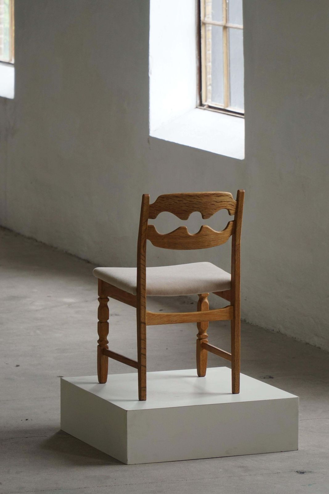 Set Of 8 Henning Kjærnulf Razorblade Dining Chairs In Oak And Mohair 1960s photo buy