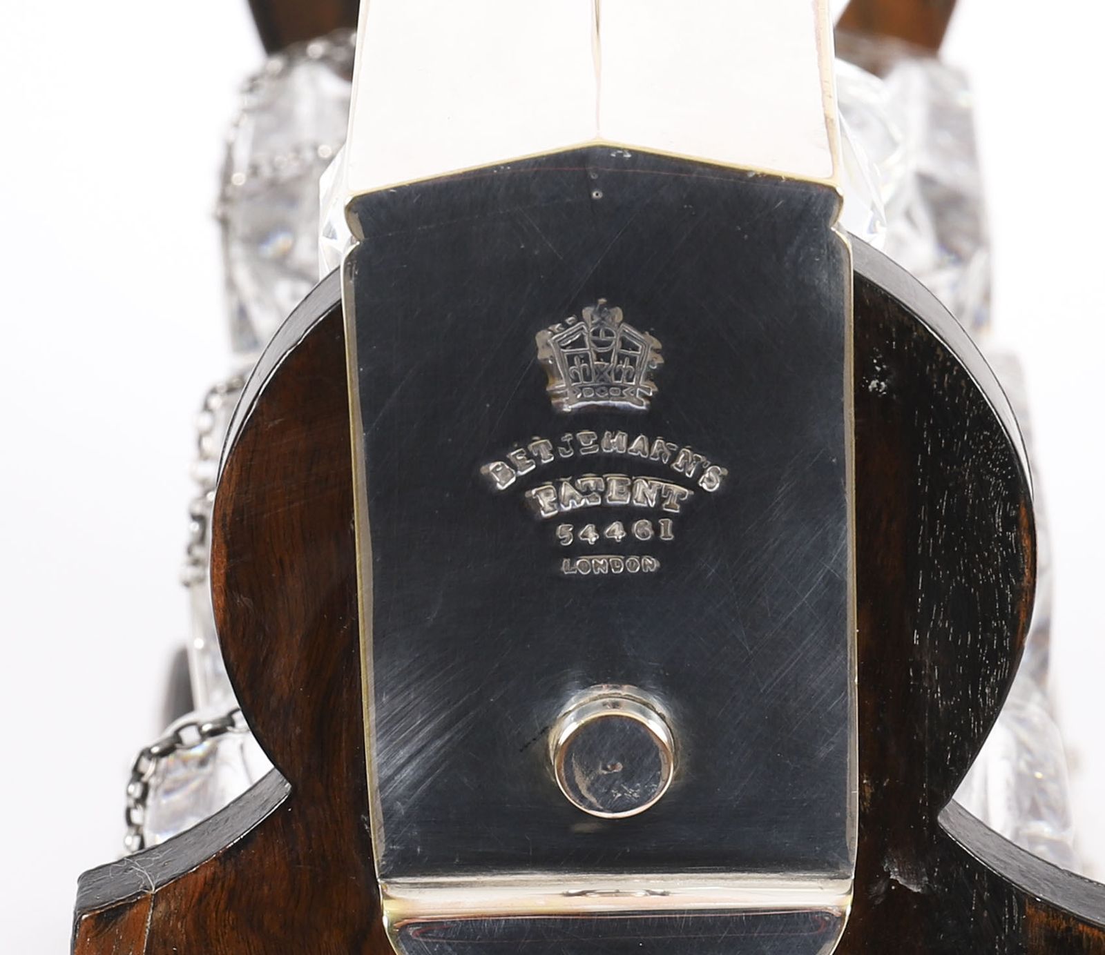 photo vinterior Antique Betjemann’s Coromandel 3 Crystal Decanter Tantalus Silver Hallmarks 1907