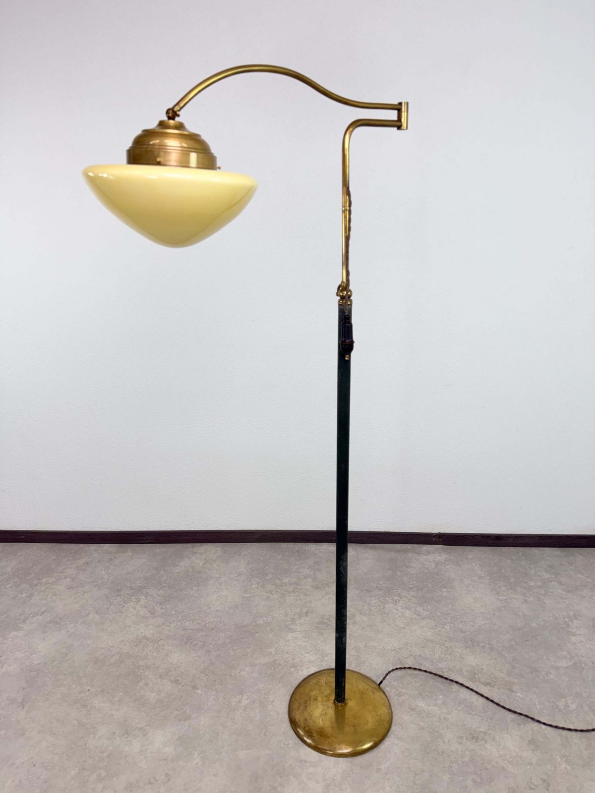 Brass Art Decoadjustable Floor Lamp. photo furniture