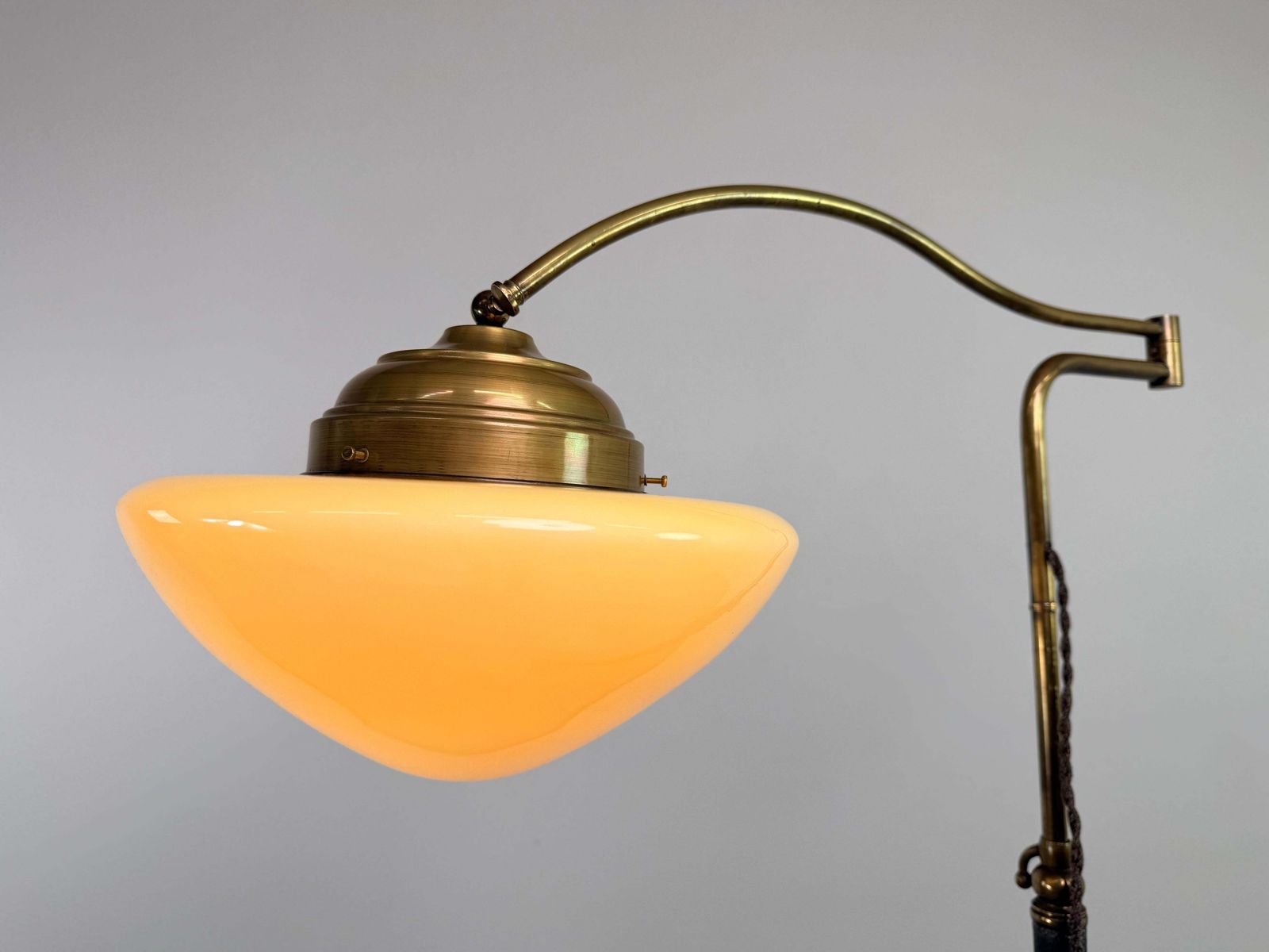 Brass Art Decoadjustable Floor Lamp. photo 1939.0