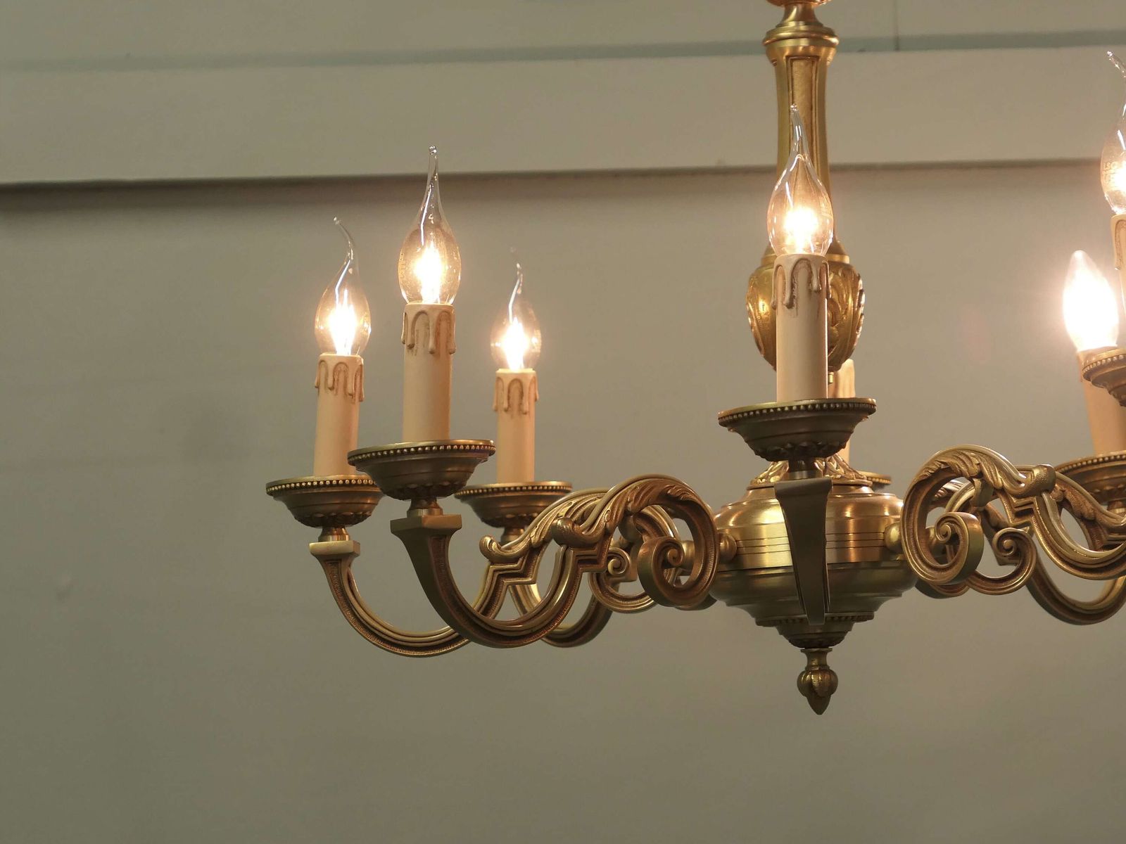 Large French Gilded Brass Chandelier This Is A Very Good Quality Piece, It Has 8 Arms. photo Lighting