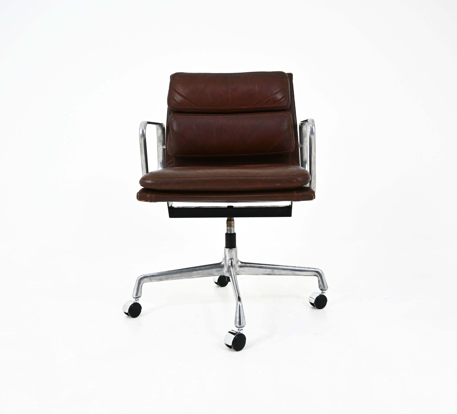 Soft Pad Chair By Charles & Ray Eames For Herman Miller, 1970s photo Furniture
