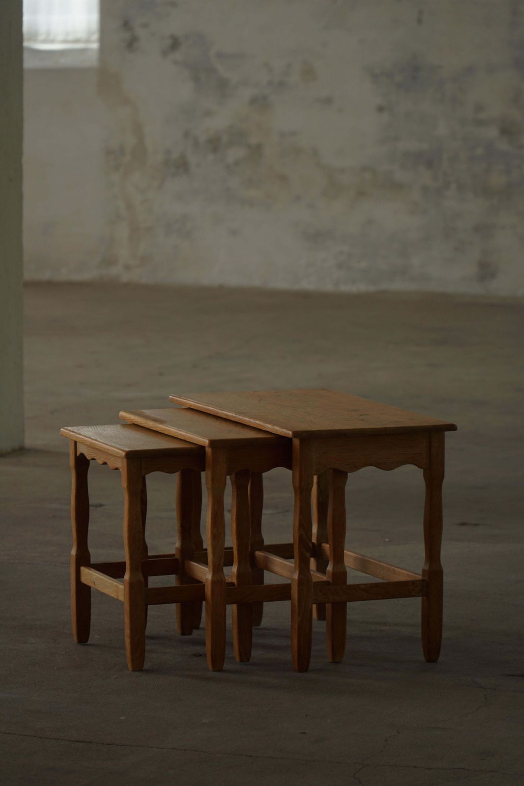photo vinterior Mid Century, Set Of 3 Nesting Tables In Oak Made By A Danish Cabinetmaker, 1960s