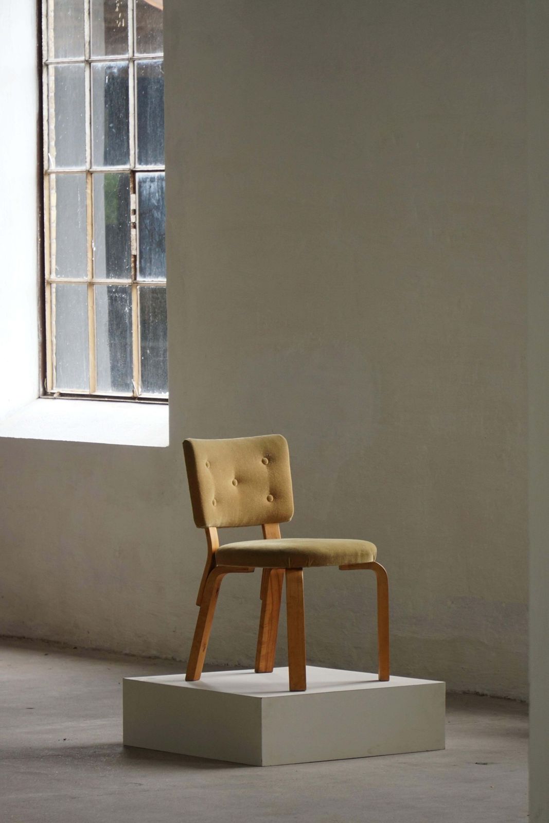 photo for sale Set Of 7 Dining Chairs, Model 62 By Alvar Aalto For O.Y., Mid 20th Century