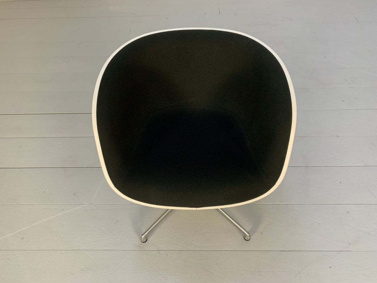 photo furniture Vitra La Fonda Eames Chair & Marble Table   In Black Hopsack
