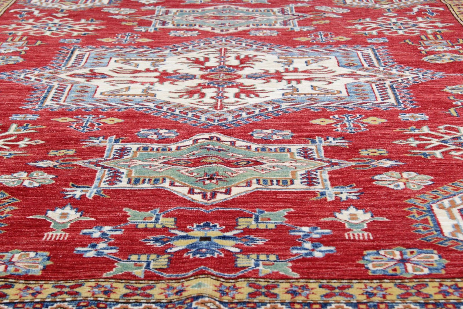Kazak tapijten, geometrisch tapijt rood rustiek tapijt woonkamer photo vinterior
