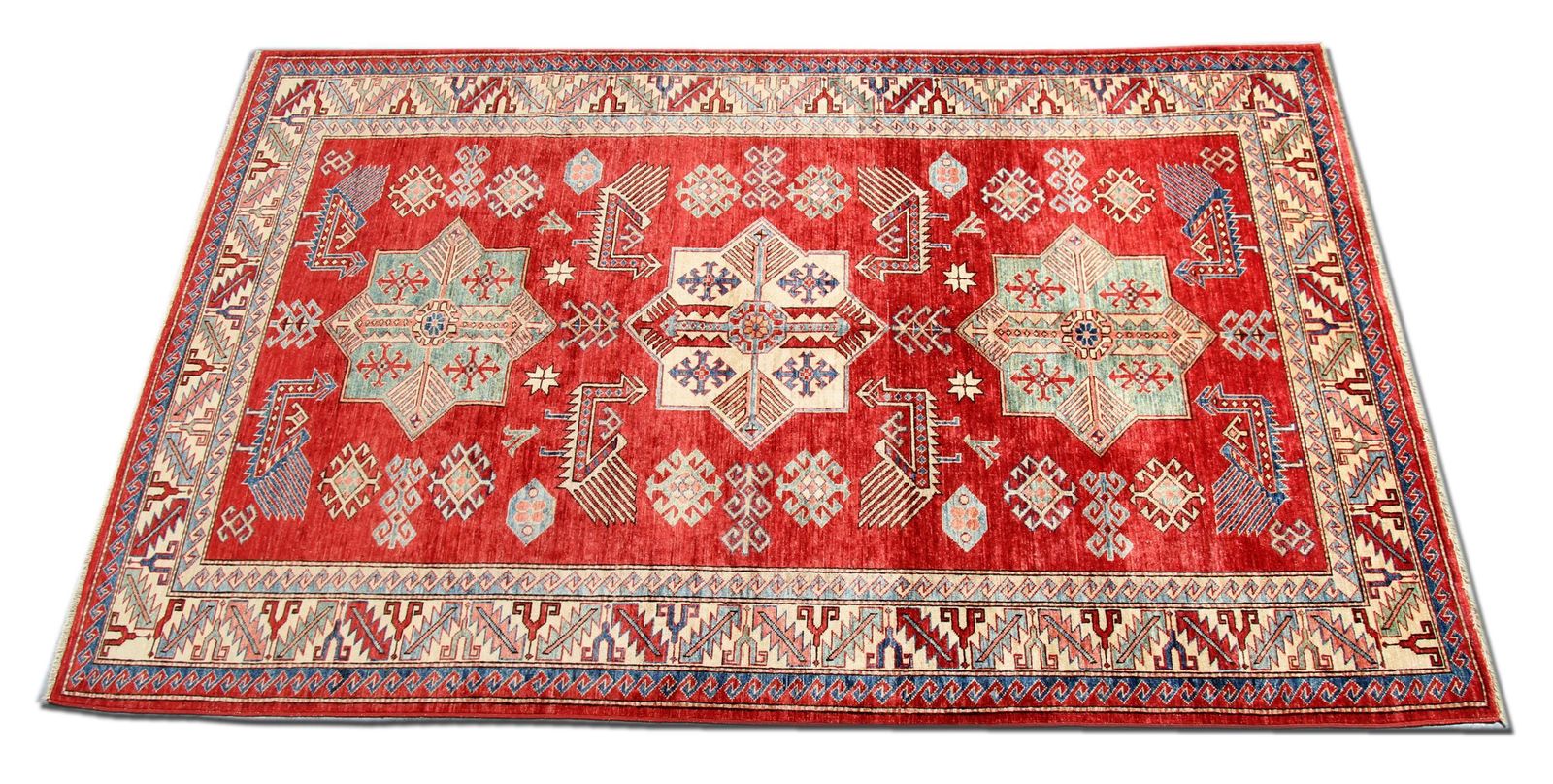 Tapis Kazak, tapis géométrique rouge au motif de paon, rustique et primitif photo for sale