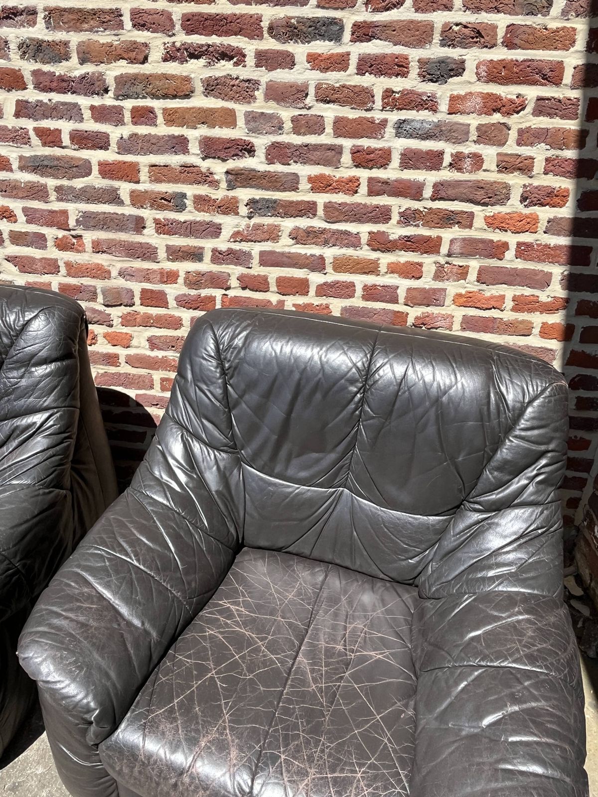 Paar fauteuils van gepatineerd leer photo 517.2