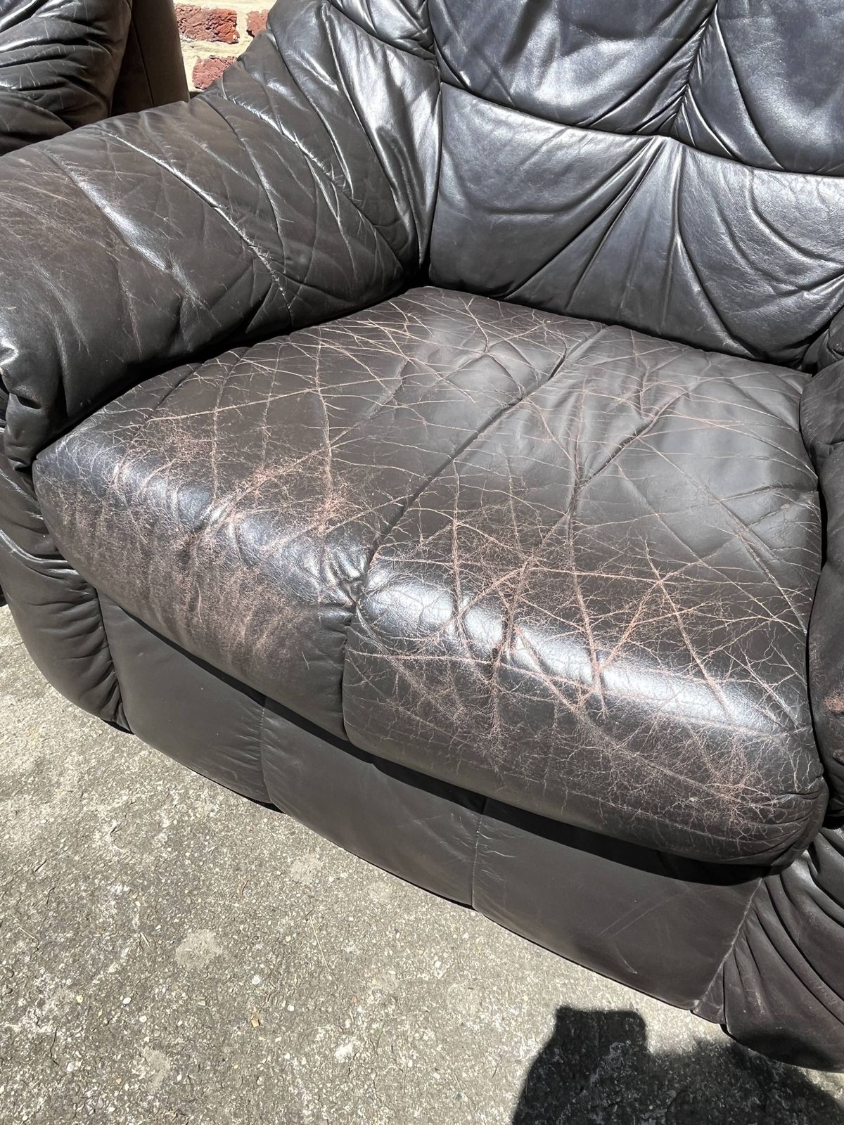 Paar fauteuils van gepatineerd leer photo vinterior