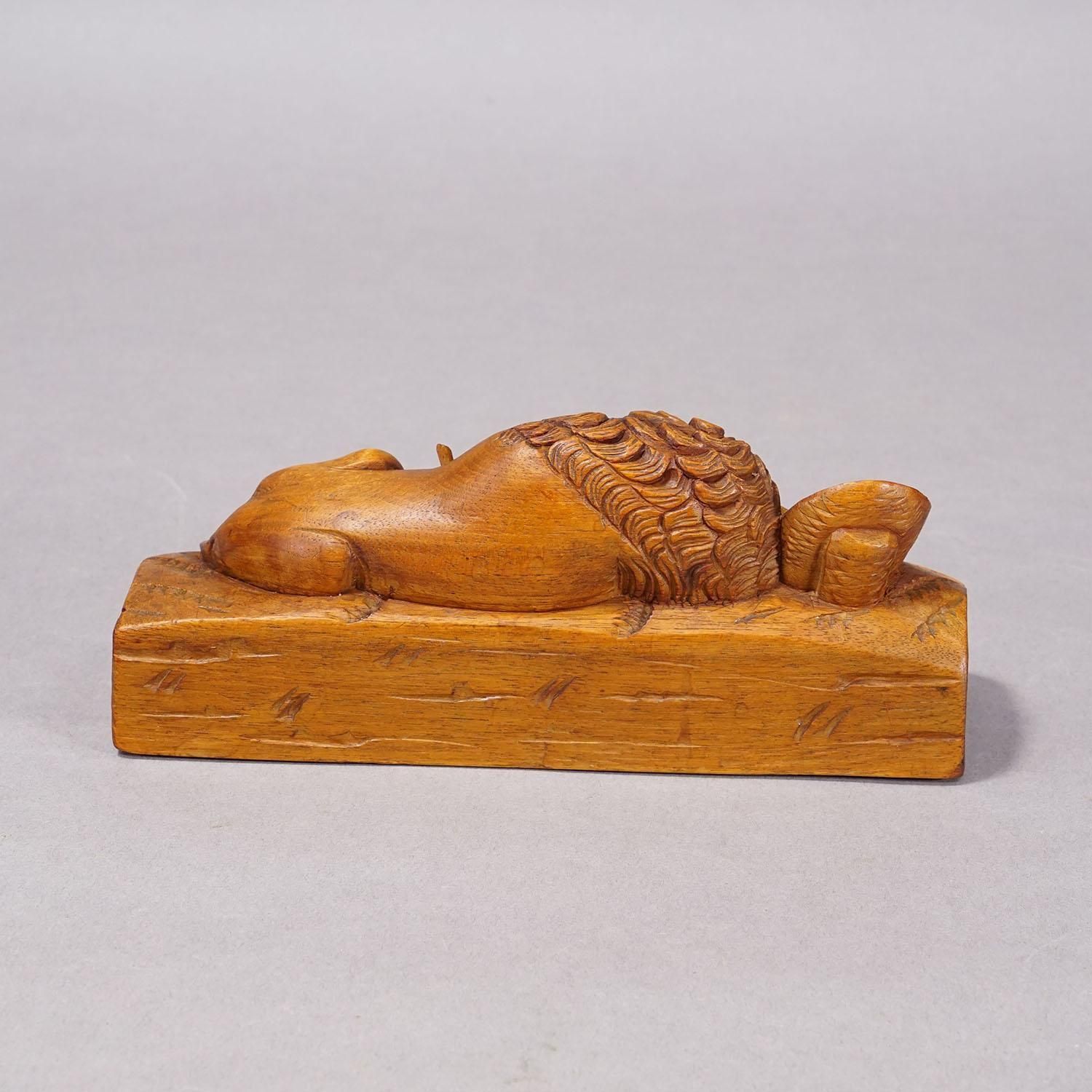 Antiek Zwitsers gesneden leeuw met heraldisch schild, Luzern, ca. 1900 photo Kunst