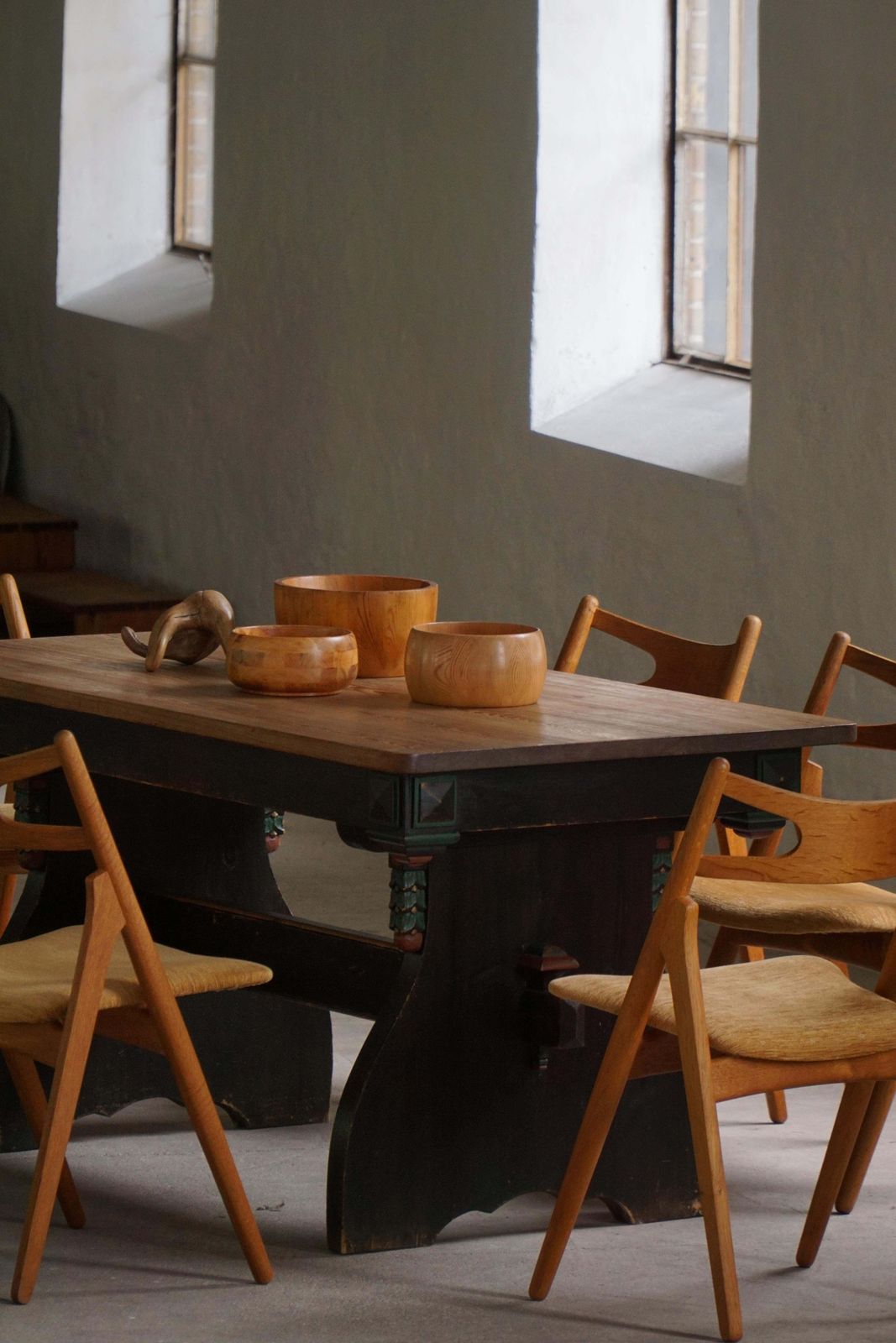 photo vintage Scandinavian Rustic Folk Art Dining Table In Stained Pine, Sweden, 1900s–1940s