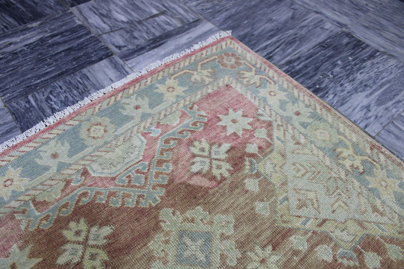 Vintage Oushak handgeknoopt geometrisch tribaal wollen vloerkleed photo Textiel