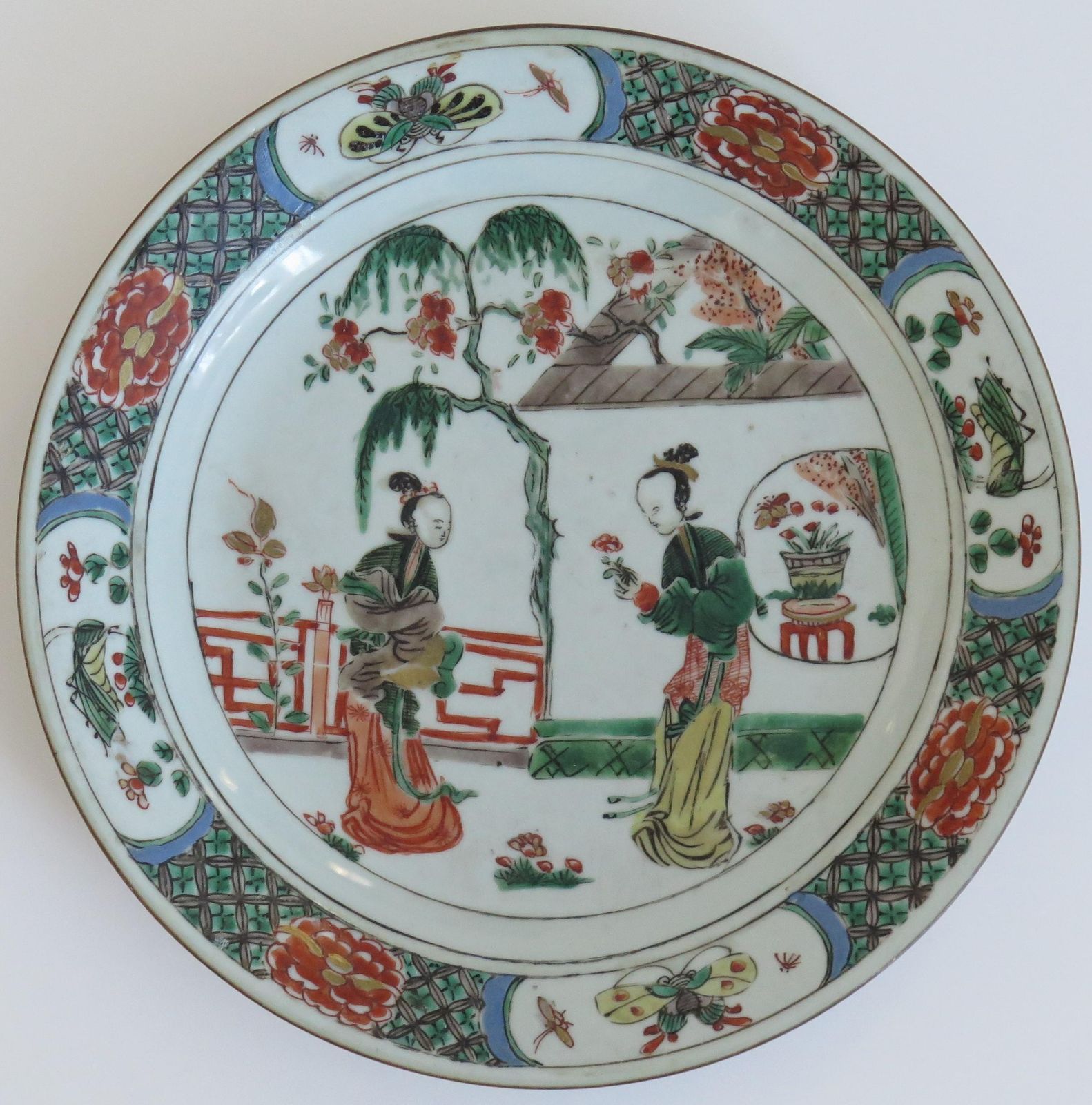 Chinees Famille Verte bord, handgeschilderd porselein, Kangxi-periode, ca. 1690 photo furniture