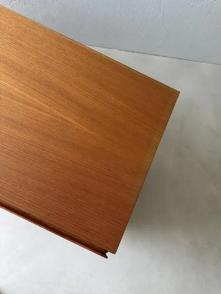 photo furniture Omann Jun Dressoir Teak jaren 1960 Deens Design