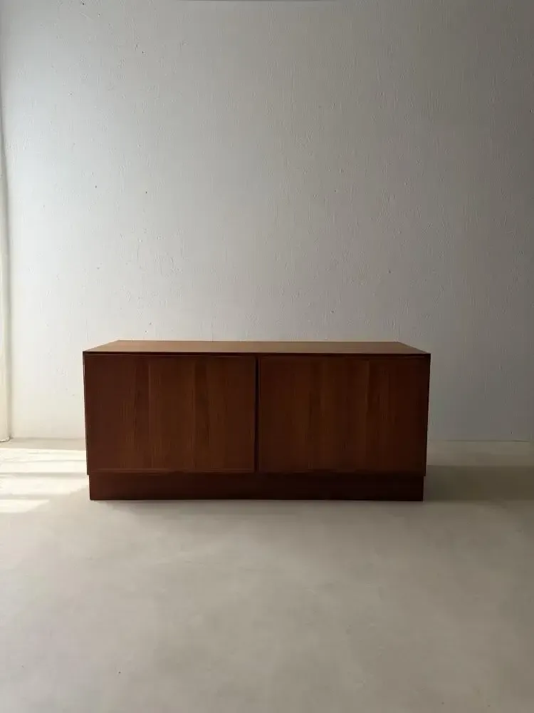photo vinterior Omann Jun Dressoir Teak jaren 1960 Deens Design