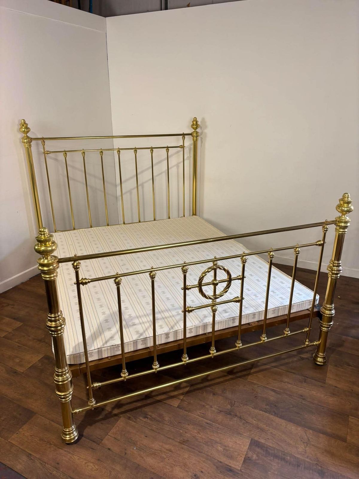 709.0 Victorian Style Brass Super King Size Bed Frame photo