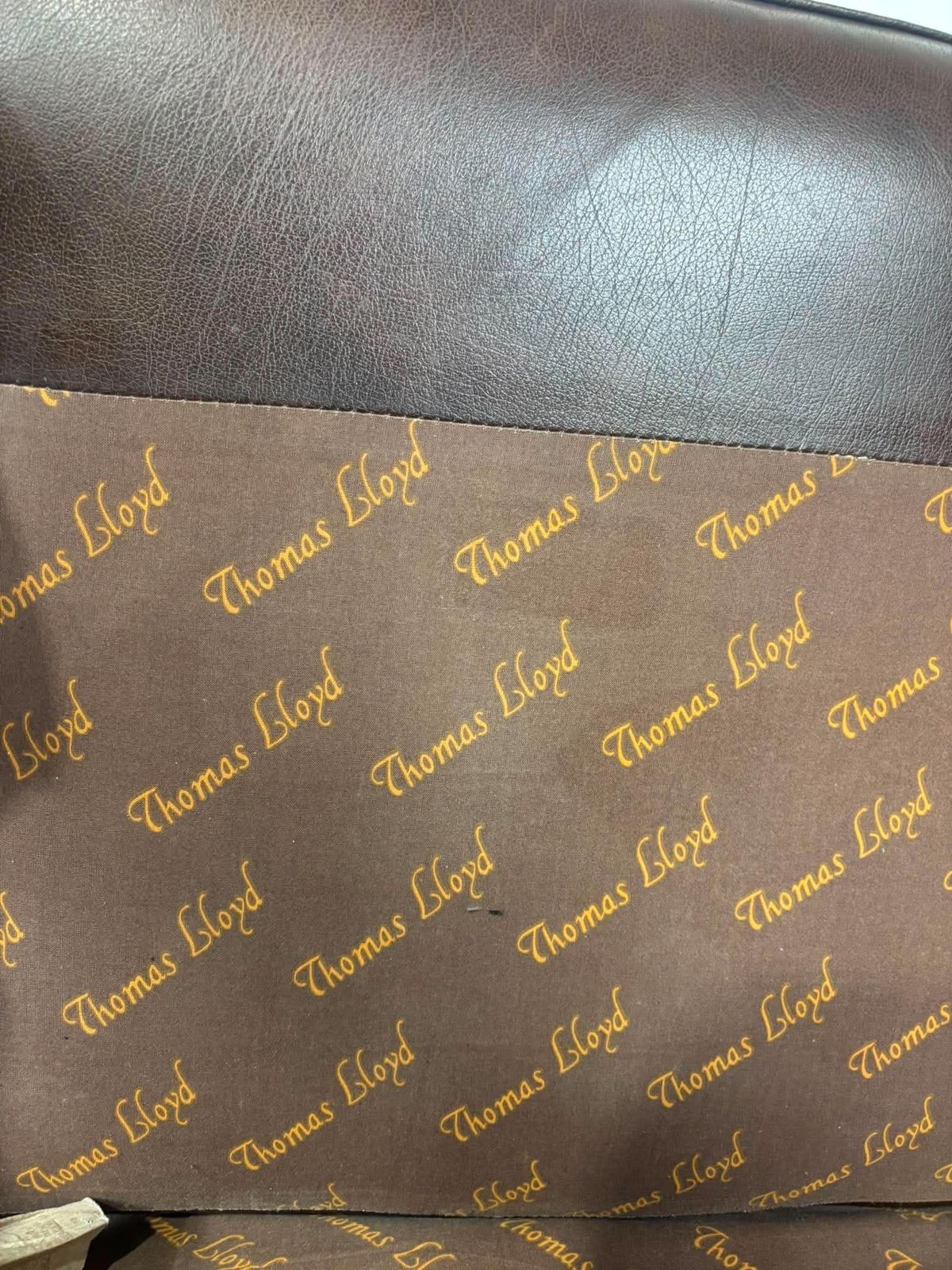 photo vintage Thomas Lloyd Brown Leather Chesterfield Style Sofa