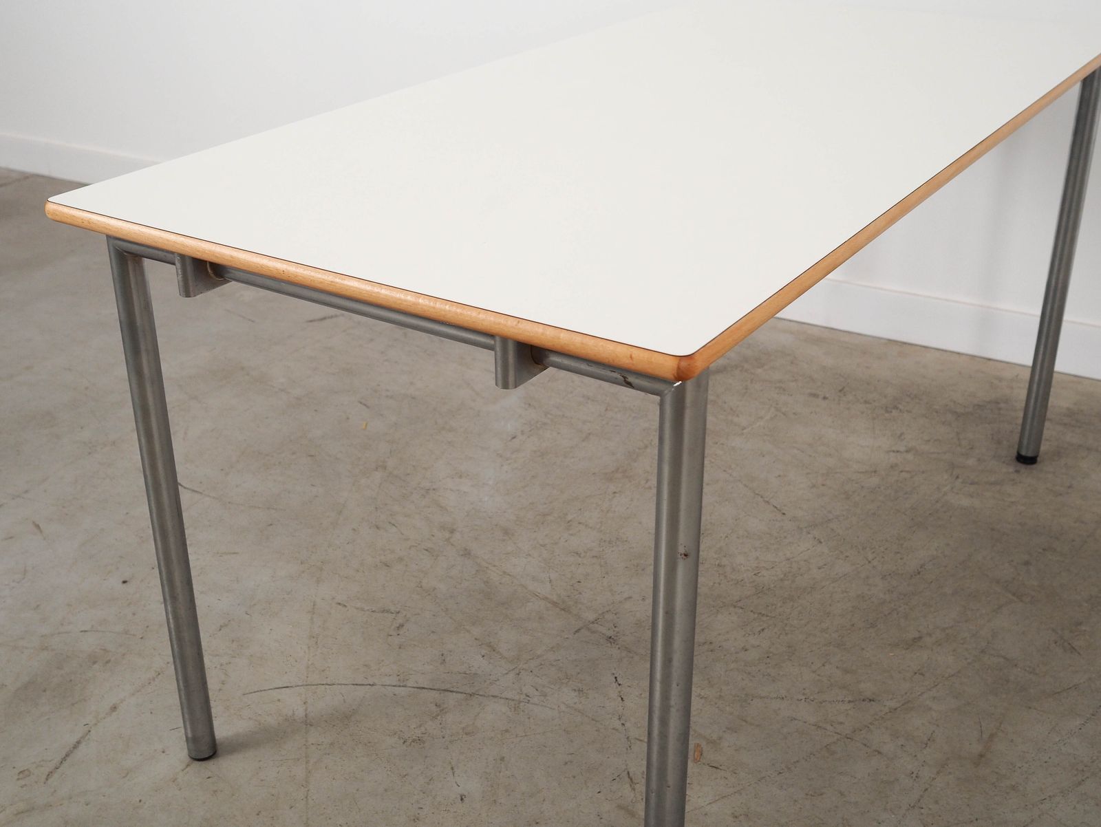 photo furniture Gelamineerde tafel, Deens design, 2000, geproduceerd door Randers Møbelfabrik