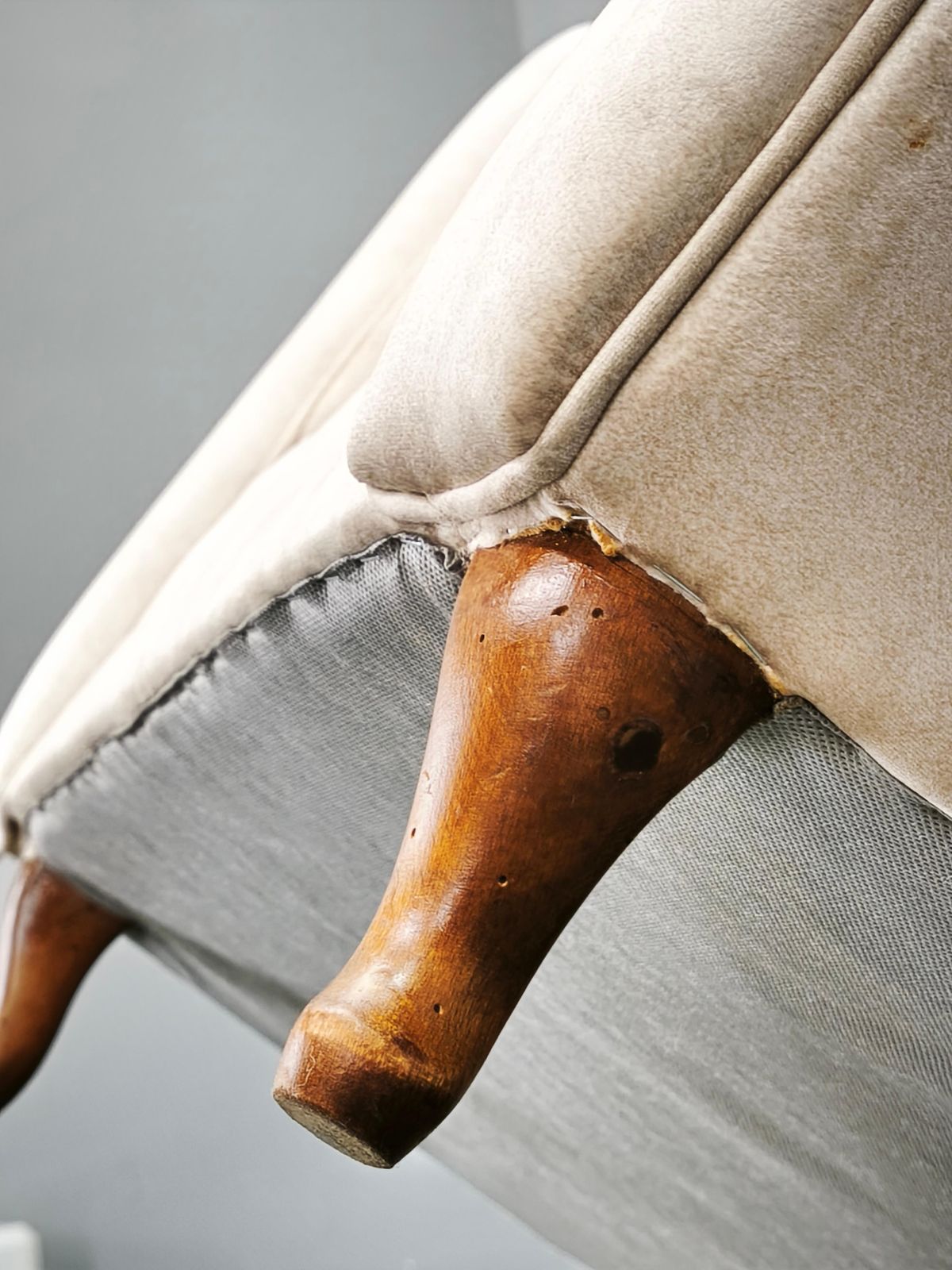 Italiaanse lounge fauteuil in beukenhout, opnieuw bekleed, ca. jaren 1950. photo Meubels