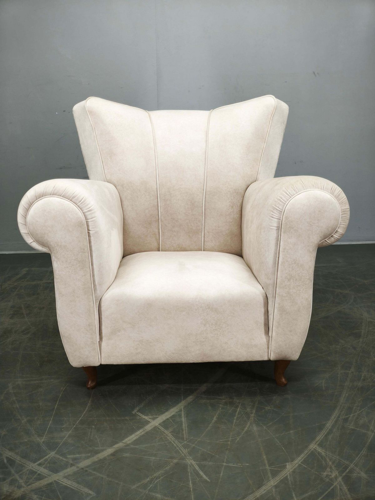 photo vintage Italiaanse lounge fauteuil in beukenhout, opnieuw bekleed, ca. jaren 1950.