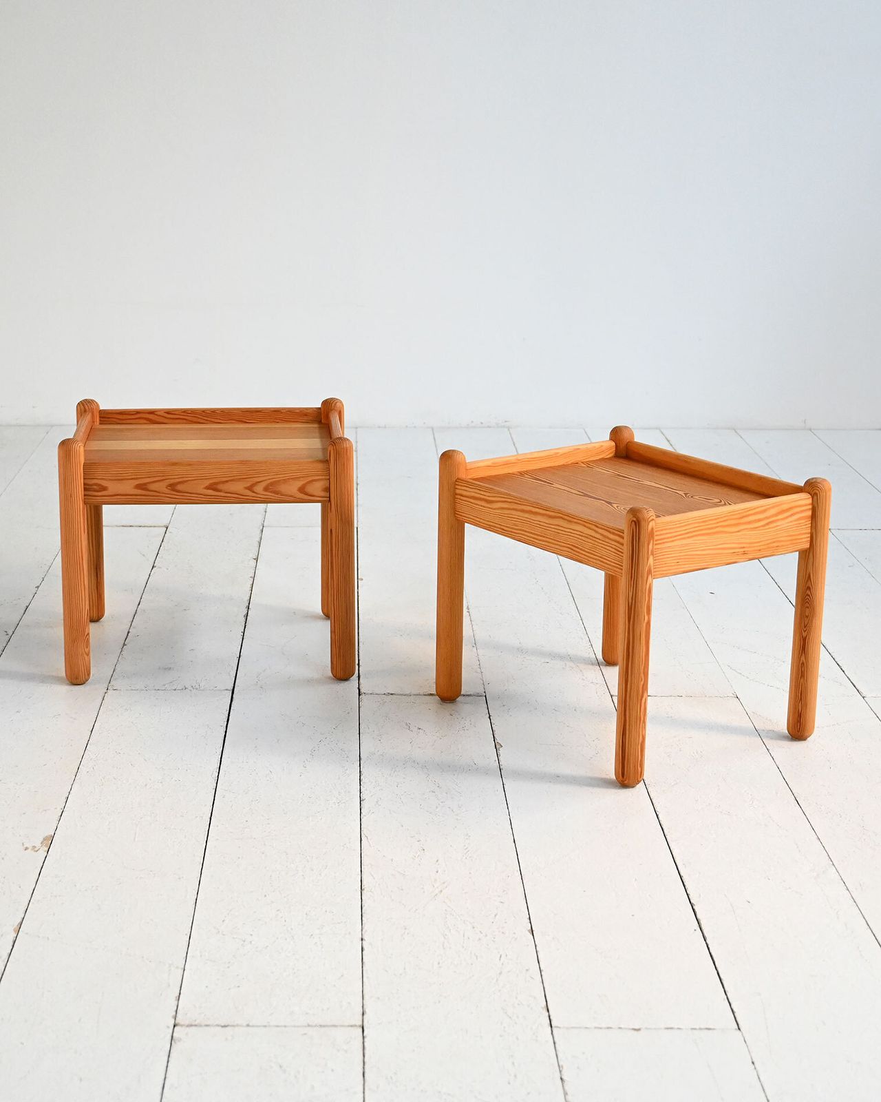 Paar massief grenen bijzettafels, Scandinavië, jaren 1970