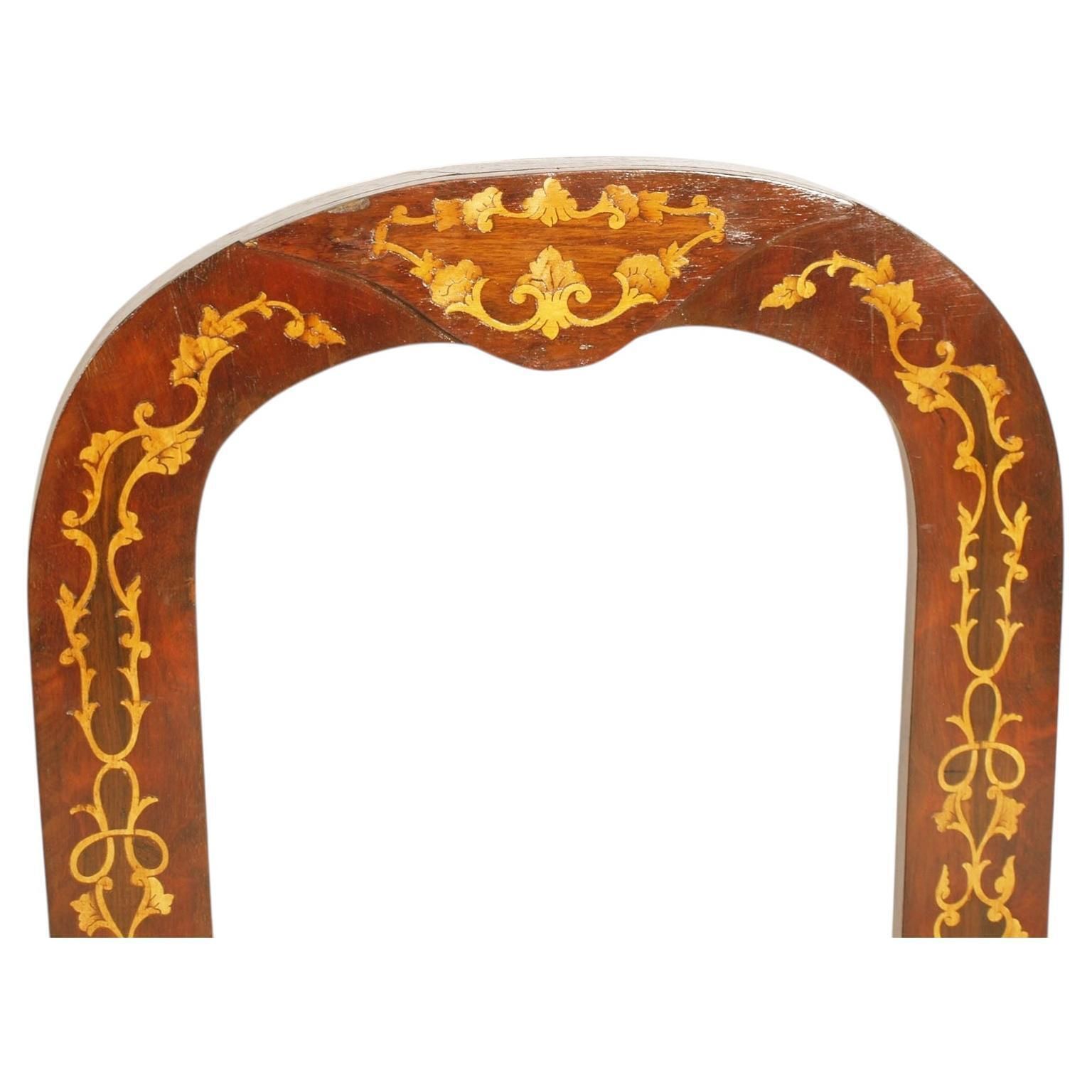Venetiaanse ingelegde walnoten spiegel met rococo-marqueterie, Veneto, Italië photo furniture