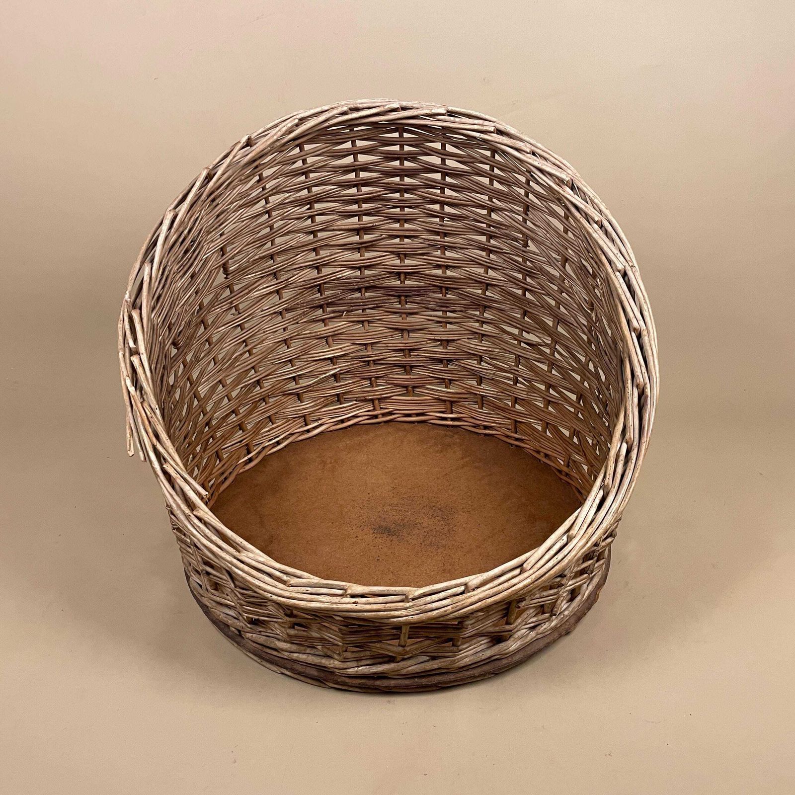 Vintage Wicker Willow Pet Basket Dog Cat Bed Rustic Handmade Farmhouse photo Home Decor