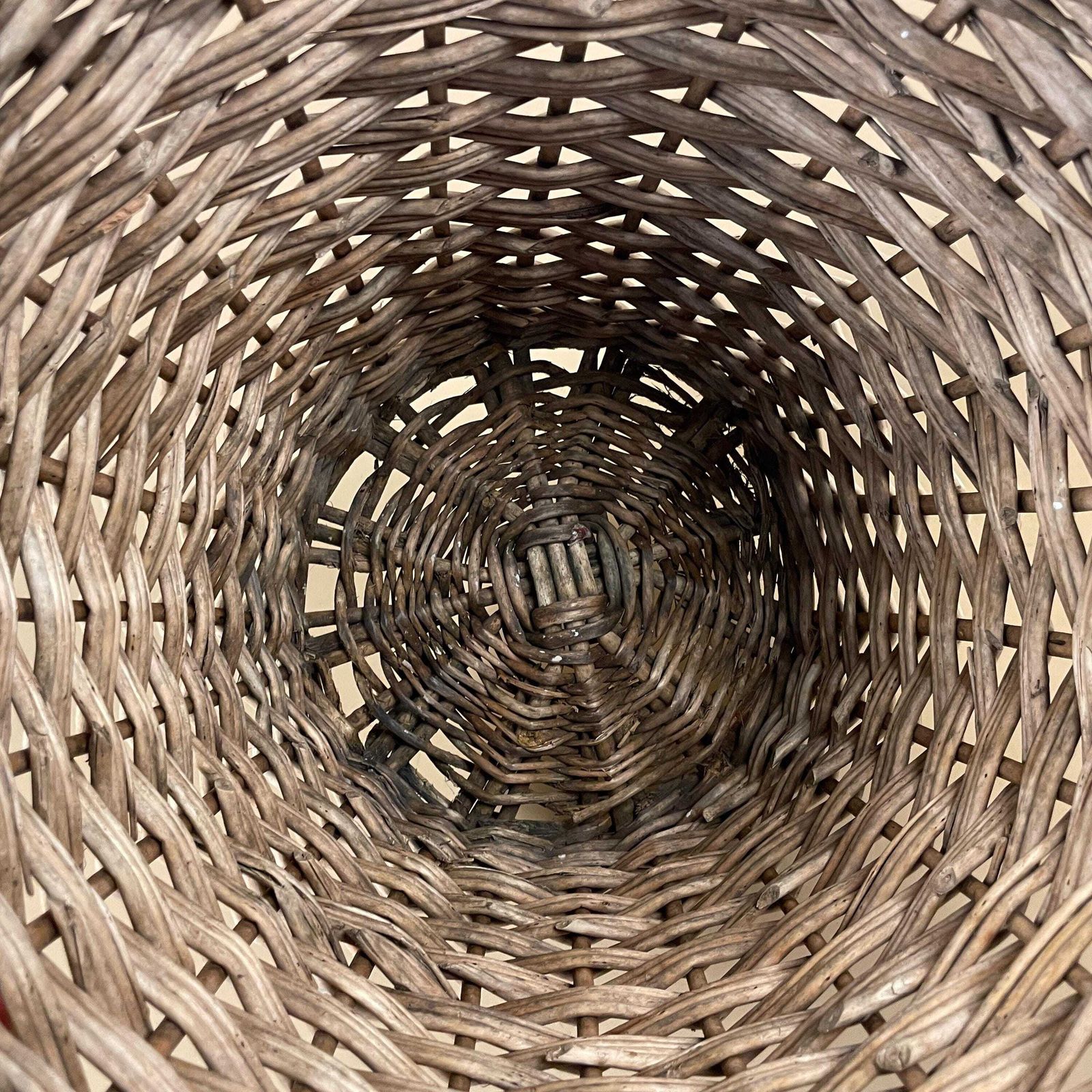 Vintage Wicker Paper Bin Basket Round Willow Waste Rustic Farmhouse Decor Plant Pot Basket photo vinterior