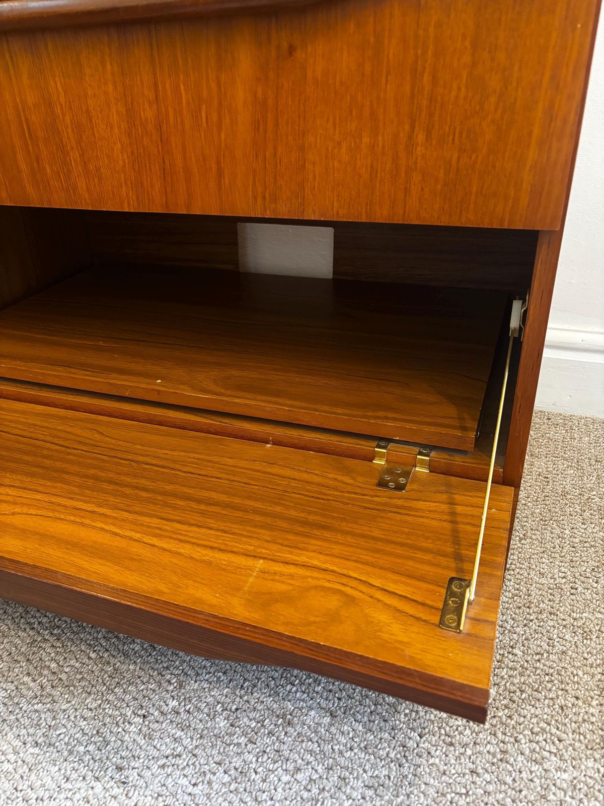 Mid Century Teak Tv Stand Storage Unit Drawers Pull Out Shelf photo Meubels