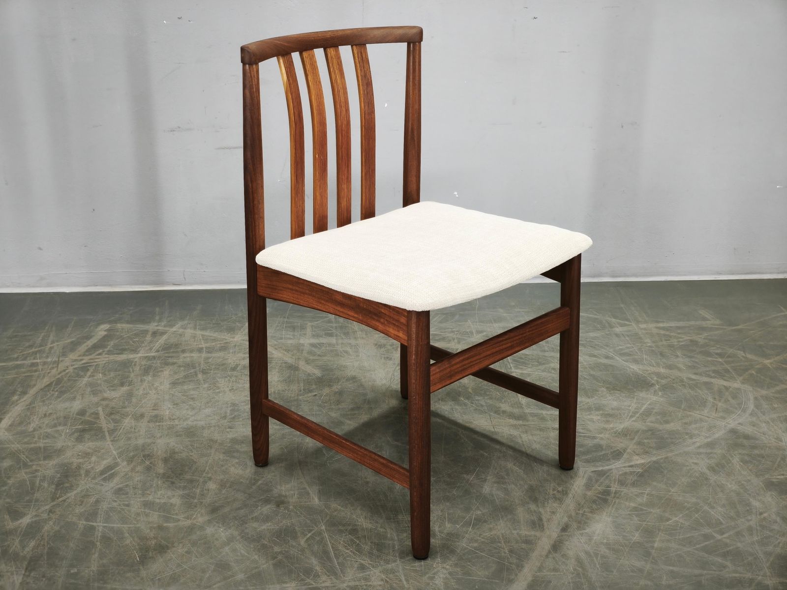 Set van vier Deense teakhouten eetkamerstoelen, Scandinavië, jaren 1960 photo vintage