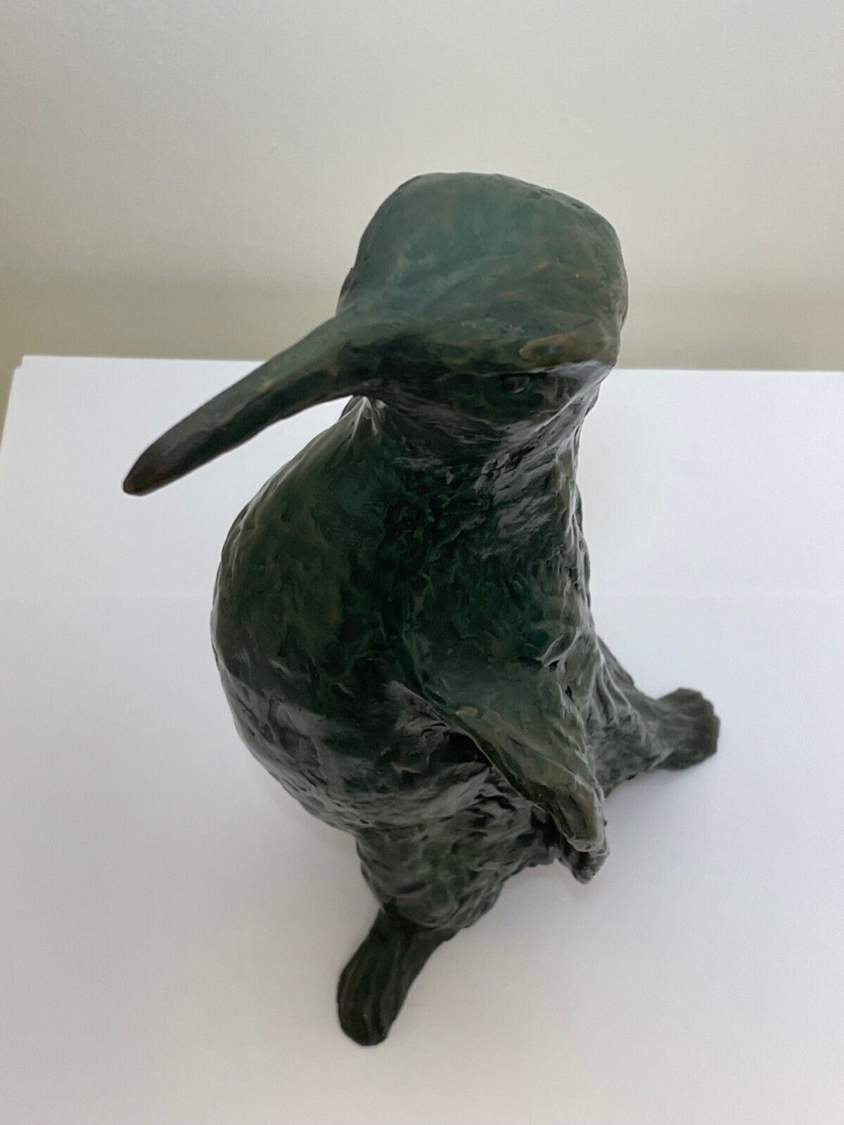 Gepatineerd bronzen beeldje van een pinguïn photo Kunst