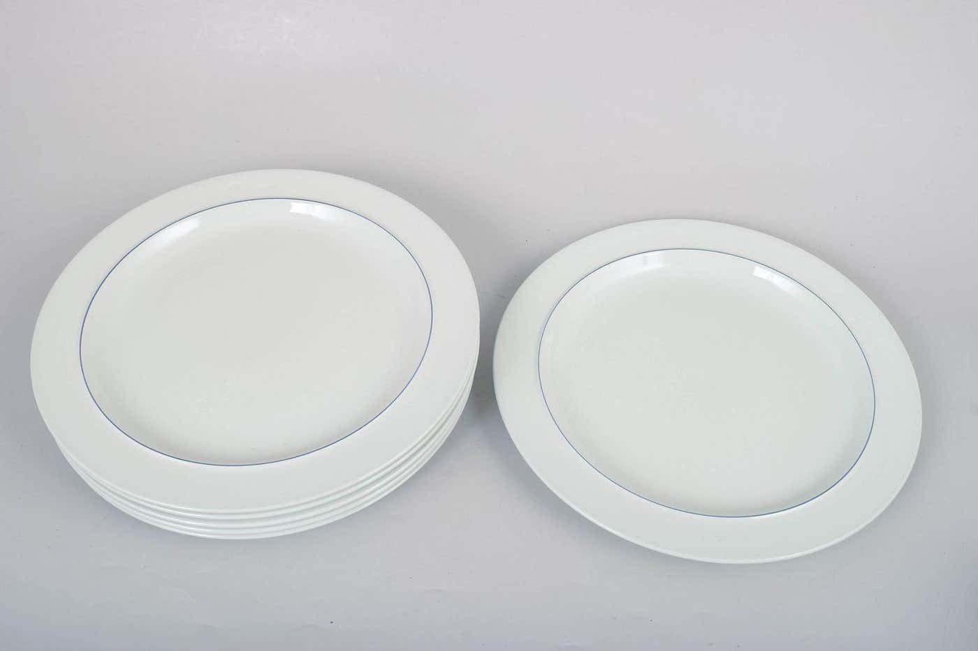 Grethe Meyer, Royal Copenhagen. Set van zes Blue Line dinerborden in faience. photo furniture
