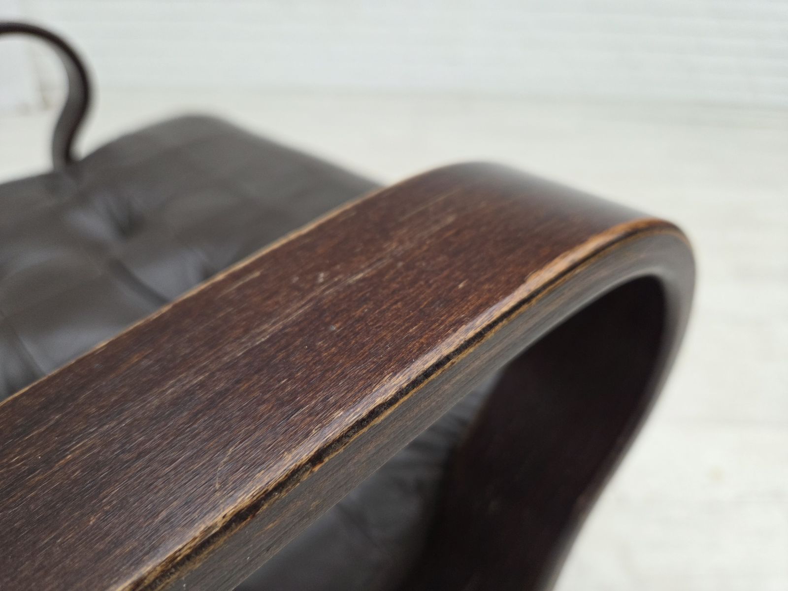 750.0 Ca. jaren 1970, Scandinavische draaifauteuil, patchwork meubelleer. photo