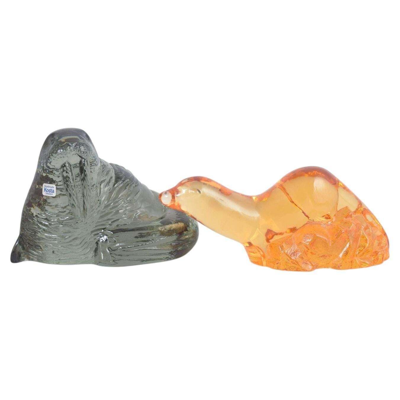 Paul Hoff pour Kosta Boda / Orrefor. Deux figurines en verre d'art, morse et otarie