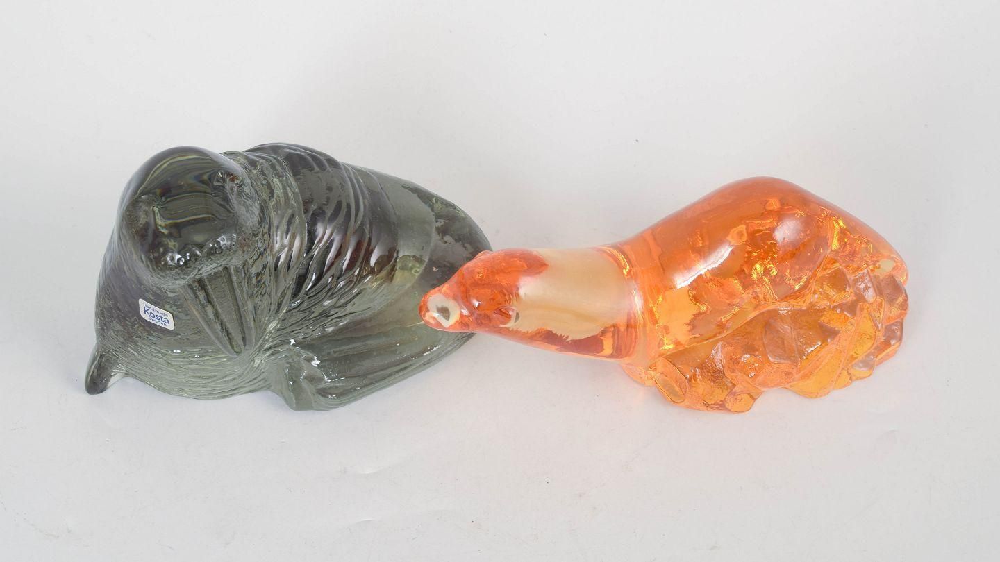 Paul Hoff pour Kosta Boda / Orrefor. Deux figurines en verre d'art, morse et otarie photo furniture