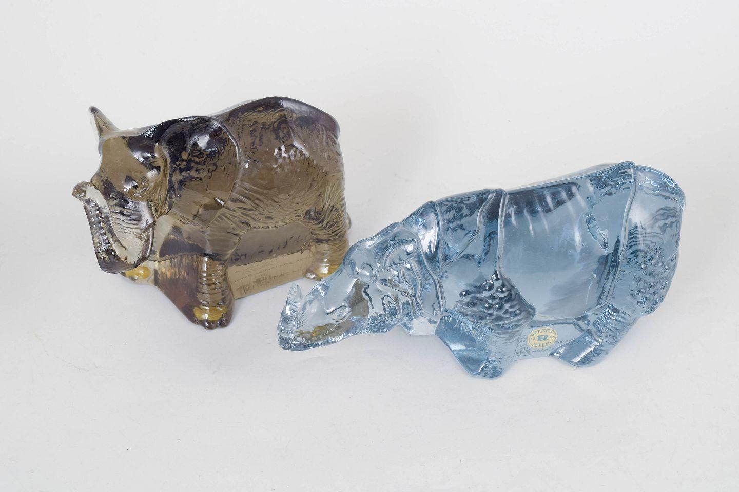 Paul Hoff pour Reijmyre. Deux figurines en verre artistique, éléphant et rhinocéros. photo furniture