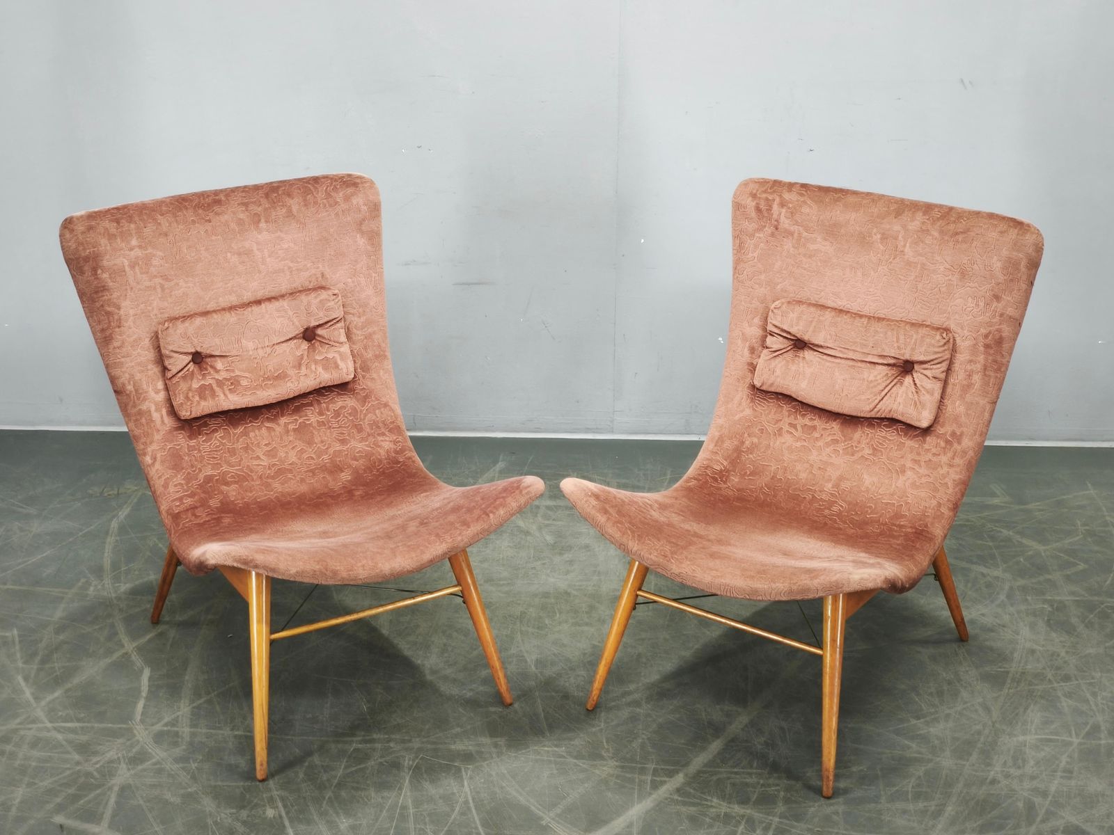 photo vintage Paire de fauteuils coque Miroslav Navrátil, Tchécoslovaquie, années 1960.