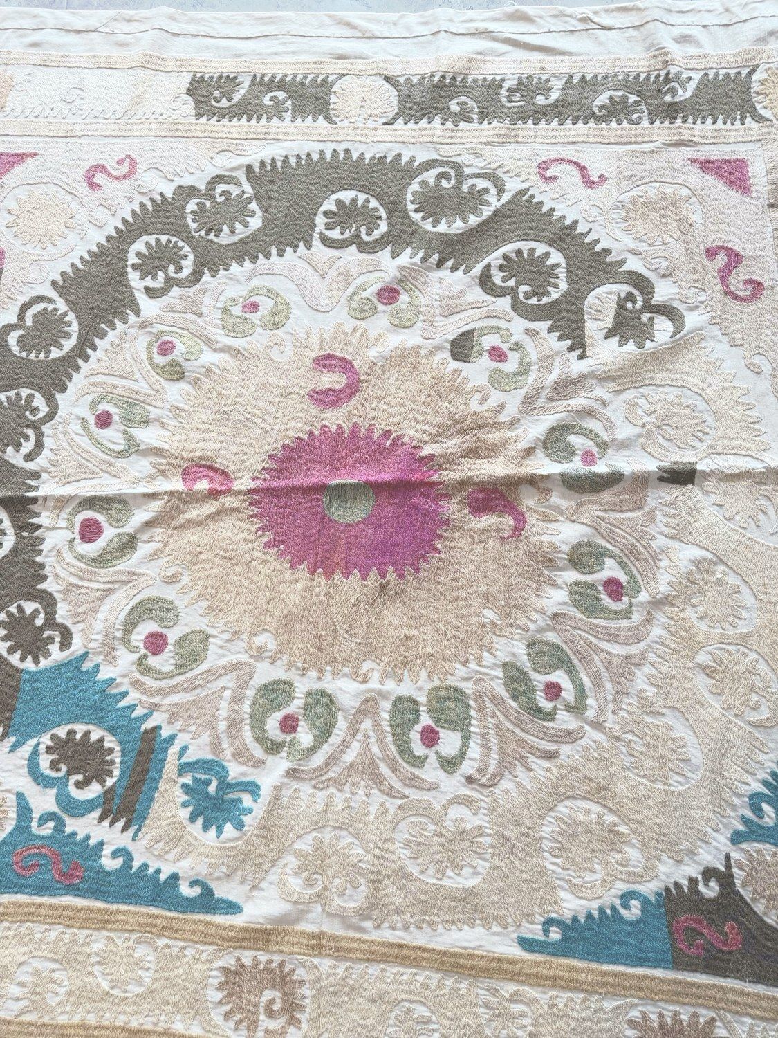 Boho Neutraal Beige Suzani uit Centraal-Azië 134 x 142 cm photo 272.0