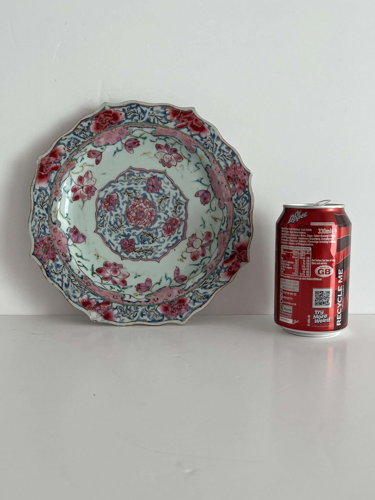 photo furniture Hand Painted Chinese Porcelain Lotus Plate, Yongzheng / Qianlong, 18th Century