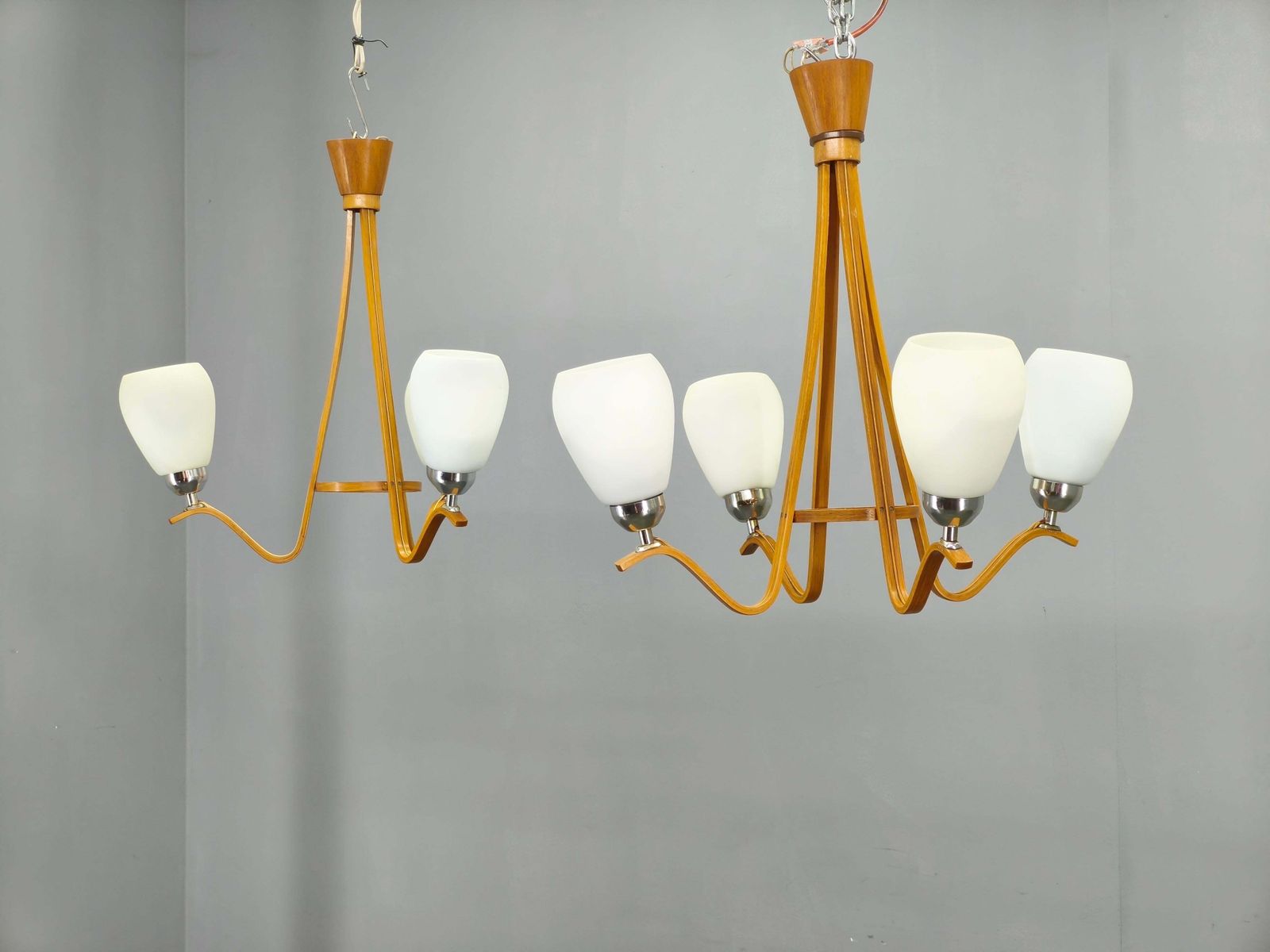 Paire de lustres mid-century modern en bois et verre par Dřevo Humpolec, Tchécoslovaquie photo for sale