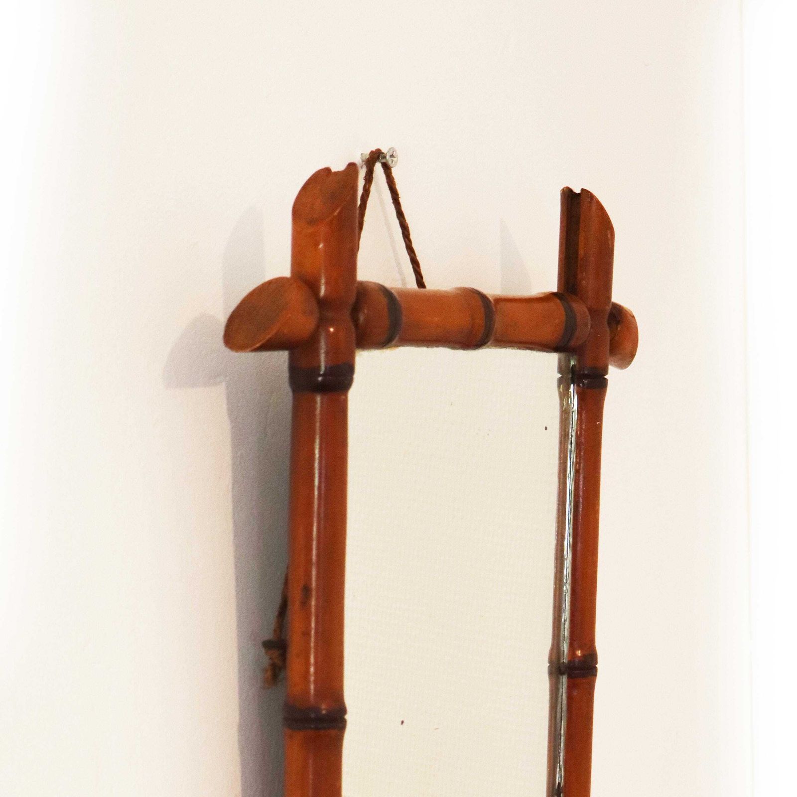 photo for sale Vintage Franse rechthoekige wandspiegel met faux bamboe lijst