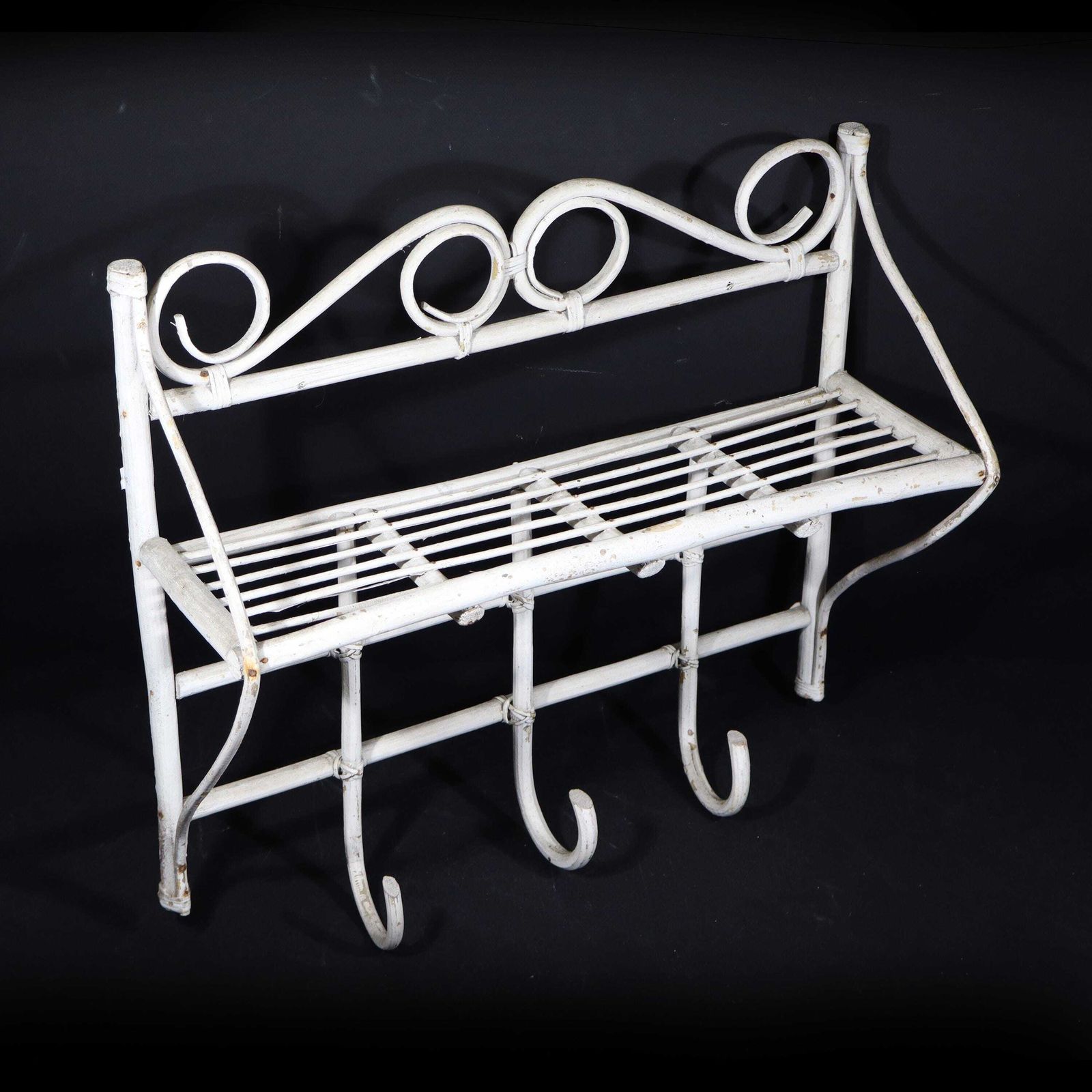Franse Vintage Witte Bamboe Wandplank Met Haken photo furniture