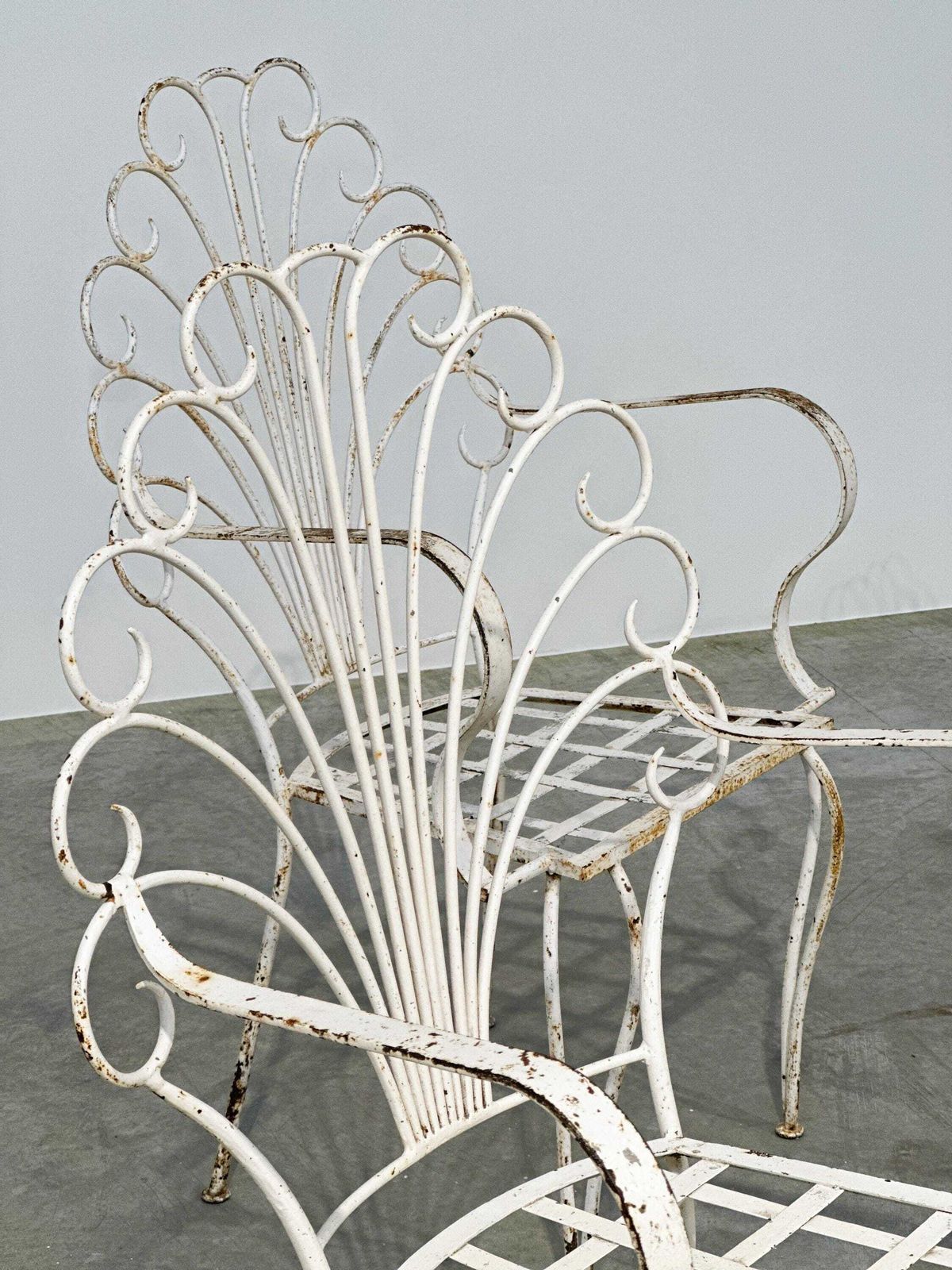 photo vinterior Zeldzame set van zes Franse pauwenstoelen voor tuin of terras, ca. jaren 1950