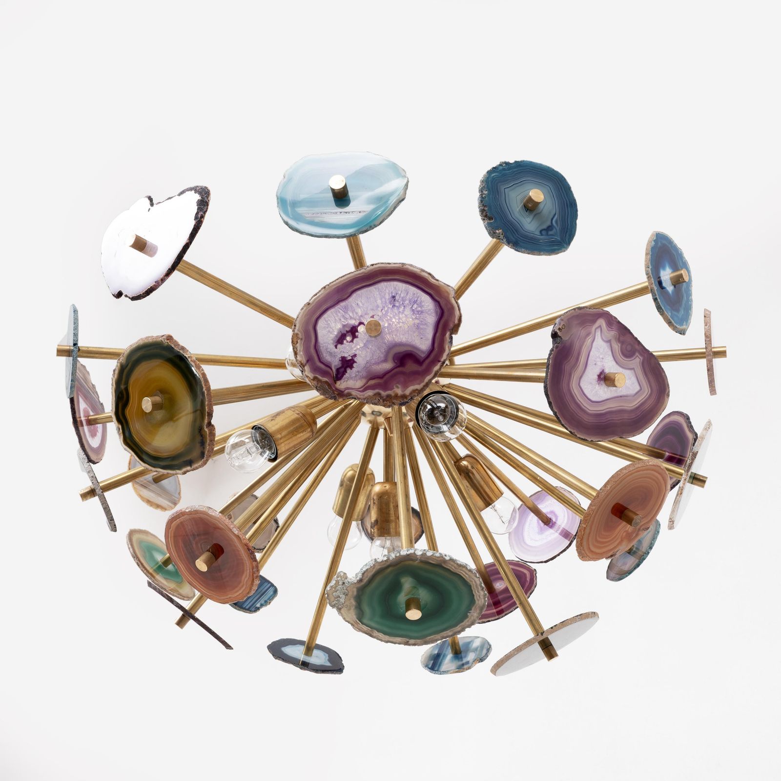 photo furniture Italiaans ontworpen "Sputnik" plafondlamp met agaatsteensecties en messing