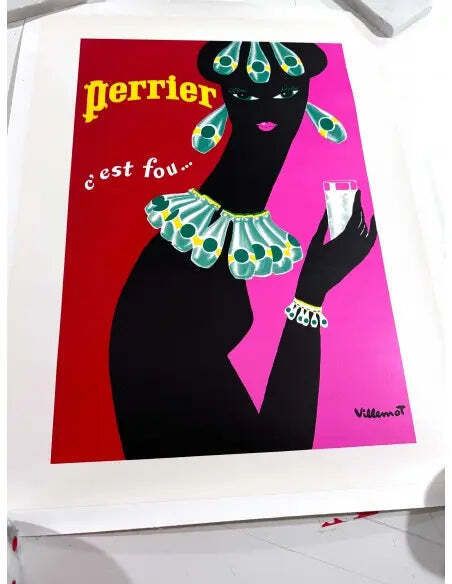 Perrier Femme Noir 1977 Vintage Poster van Bernard Villemot photo furniture