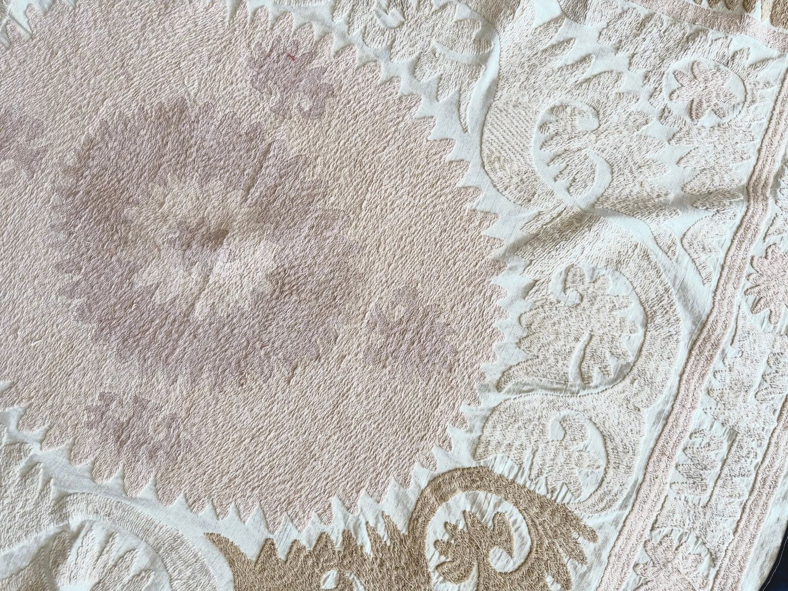 Suzani brodé, décoration murale, nappe ouzbèke beige neutre, 133 x 144 cm photo vintage
