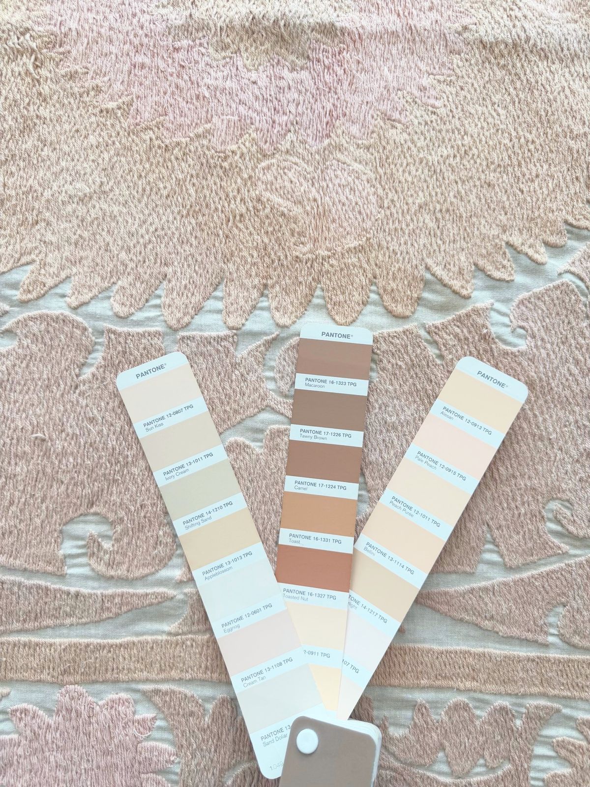 Textiles Tenture murale suzani brodée, beige neutre, Ouzbékistan, 132 x 138 cm photo