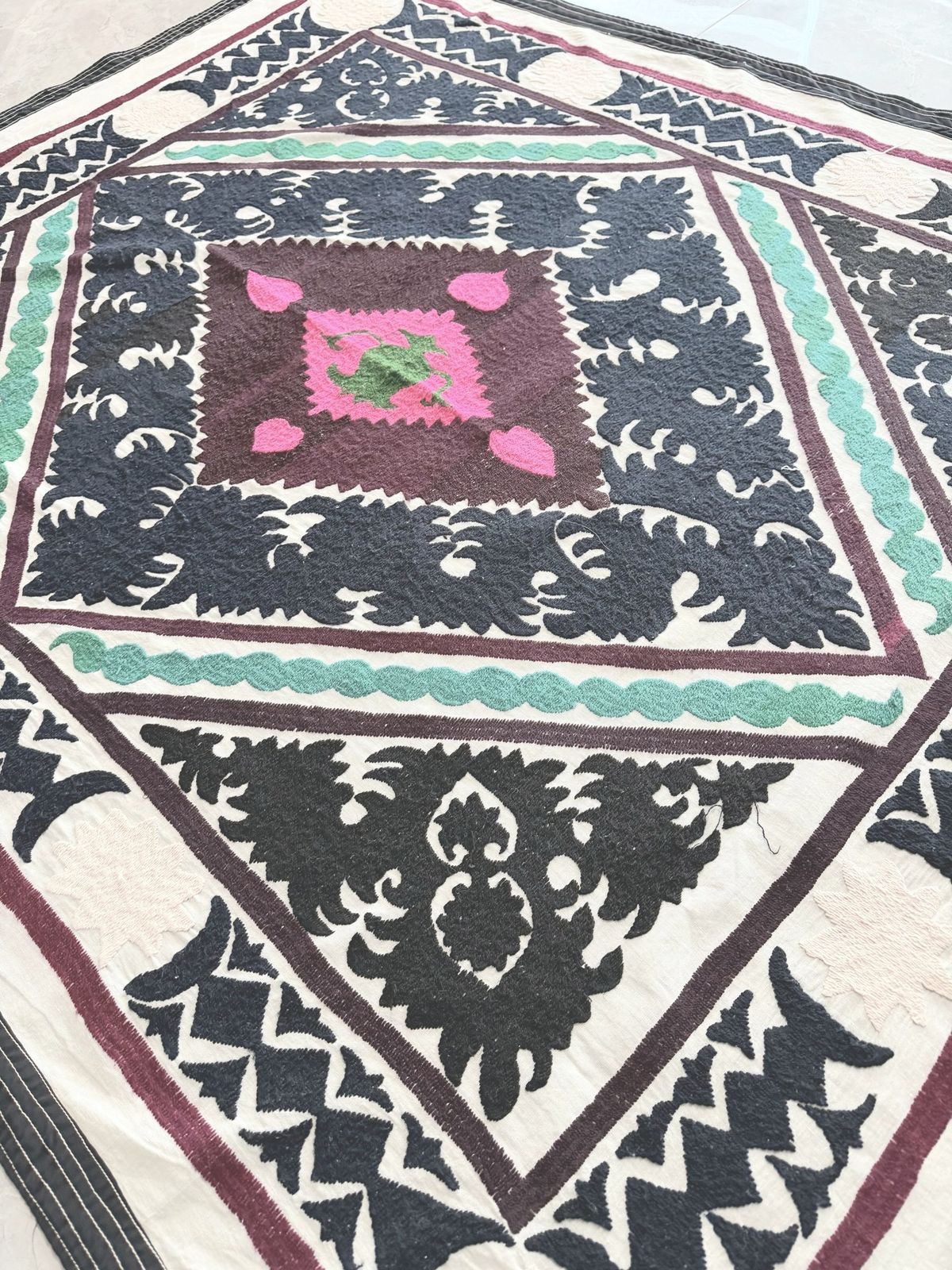 Suzani Tafelkleed uit de jaren 1960 uit Bukhara, 124 x 146 cm photo buy
